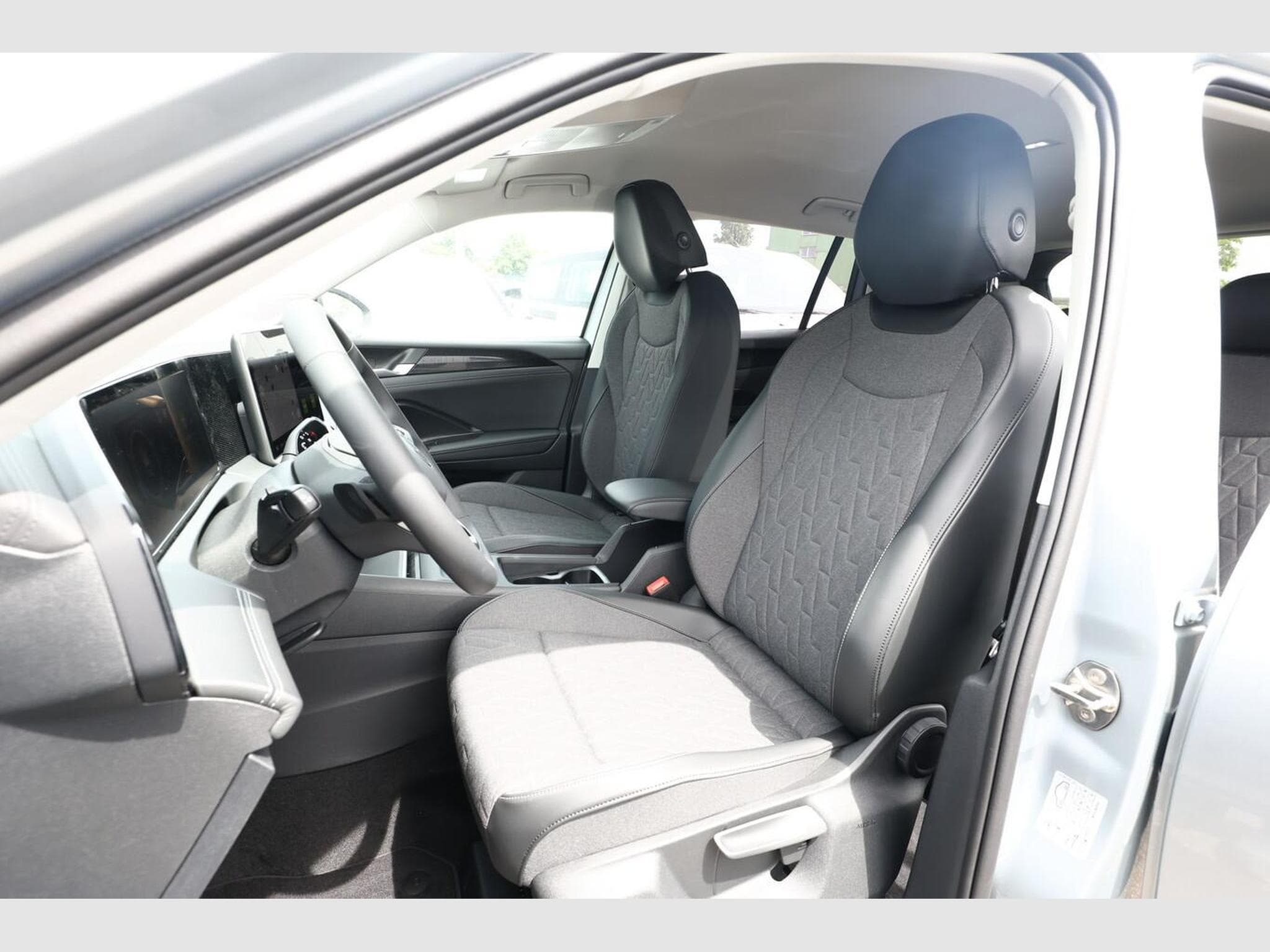 VW Tiguan DSG LED+ Nav (2026) - Foto 6