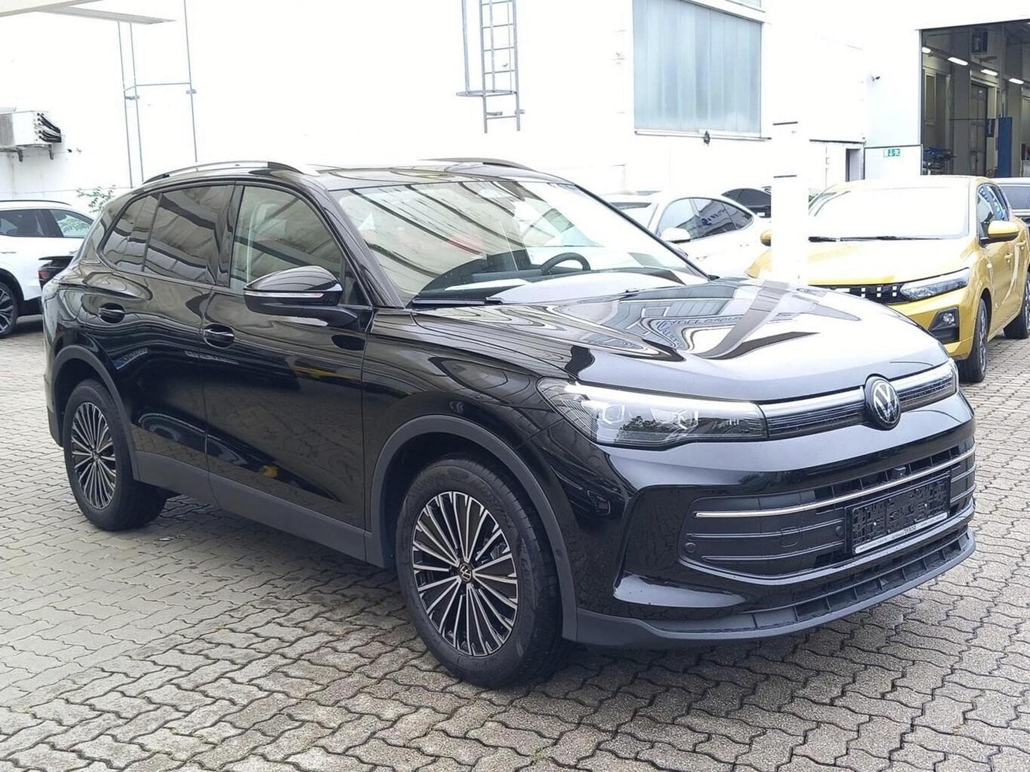VW Tiguan LED+ Nav Pano (2026) - Foto 3