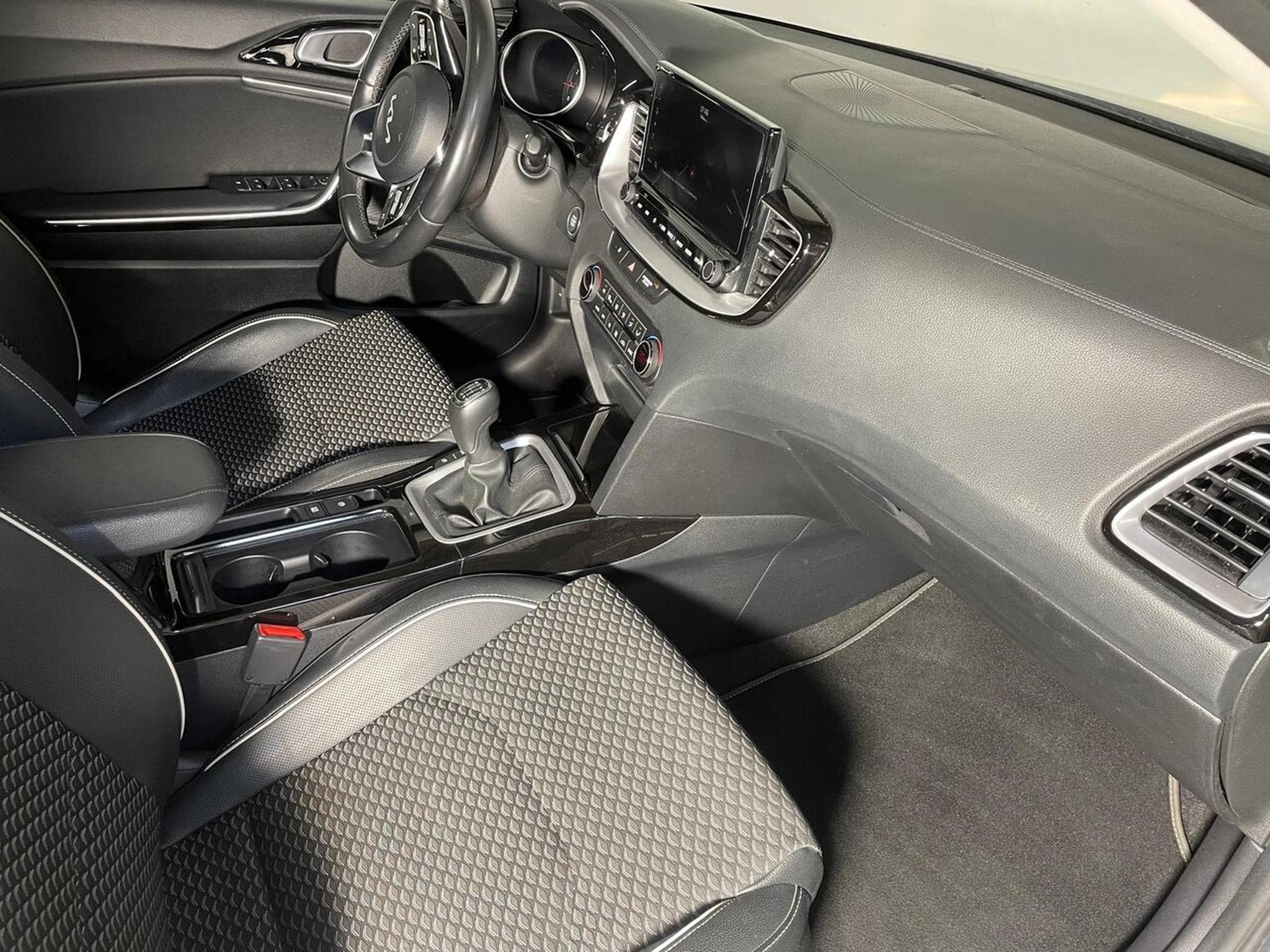 Kia Ceed 1.0 T-GDI PULSE 120 CV CARPLAY (2023) - Photo 11