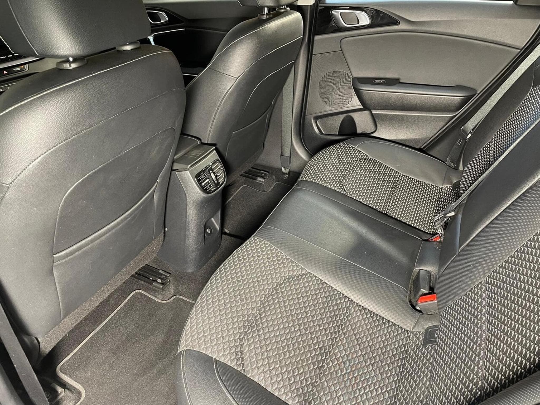 Kia Ceed 1.0 T-GDI PULSE 120 CV CARPLAY (2023) - Photo 12
