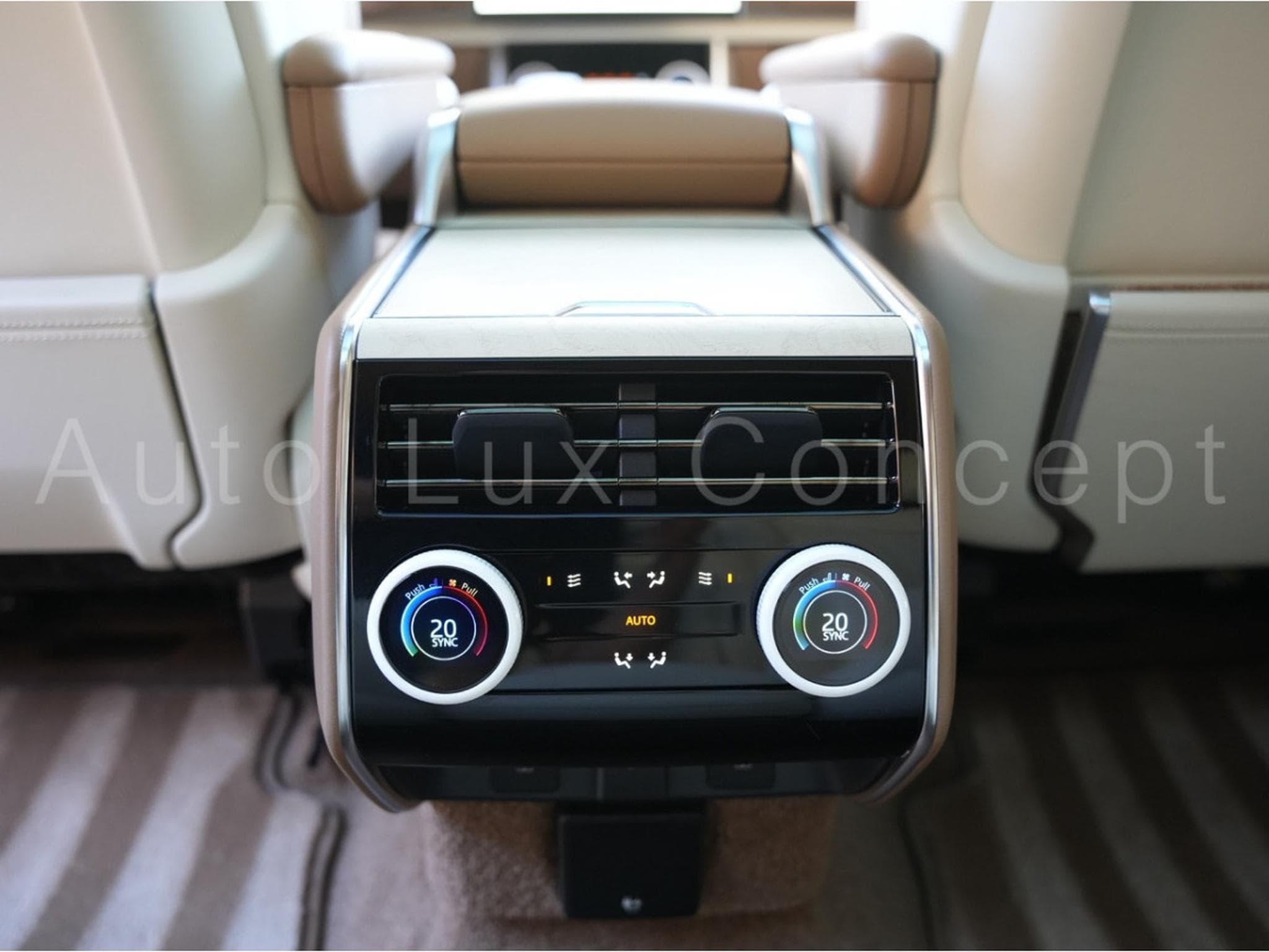 Land-Rover Range Rover LWB P530 SV (2025) - Photo 22