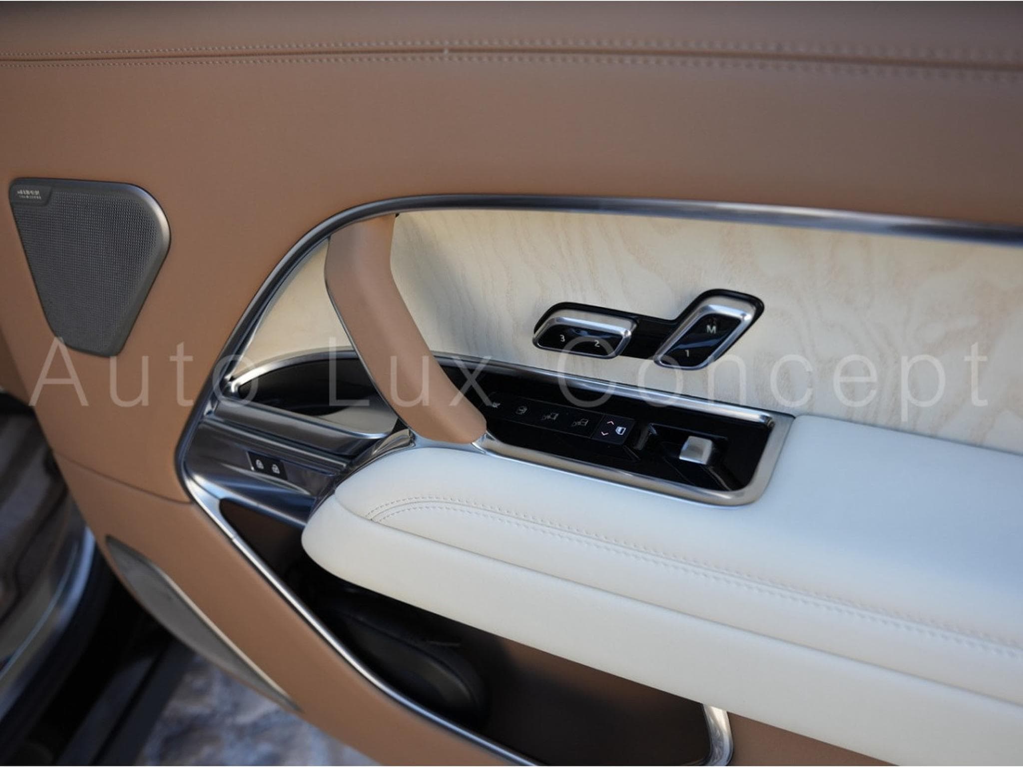 Land-Rover Range Rover LWB P530 SV (2025) - Photo 23