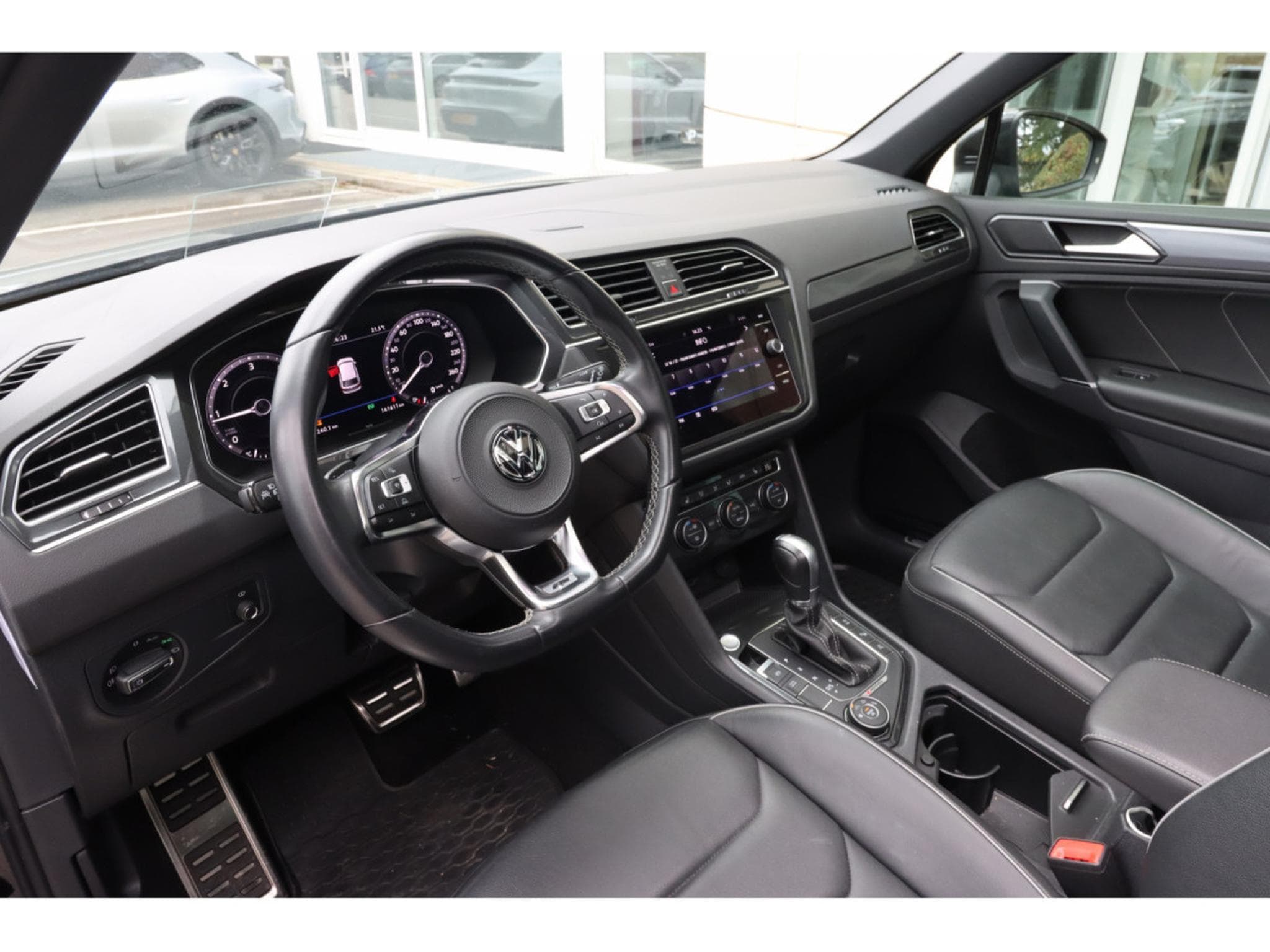 VW Tiguan 2.0/R-LINE/PANO/HUD/20/AHK/360°/4MOTION/LEDER (2018) - Foto 16