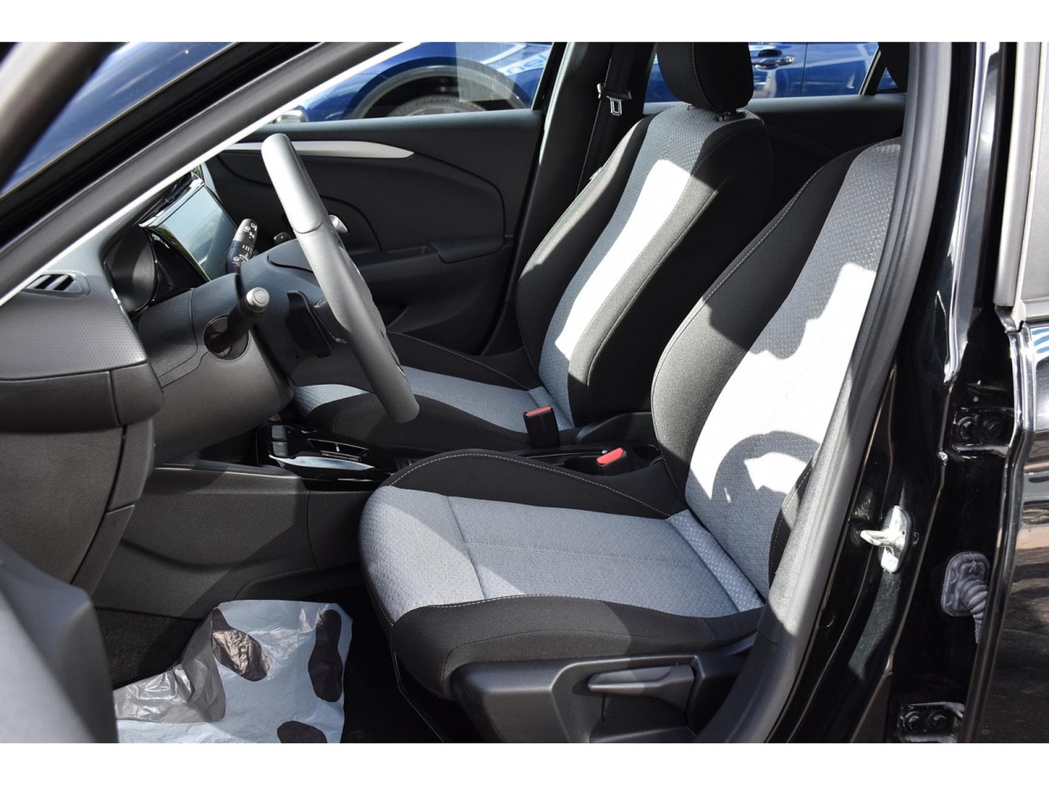 Opel Corsa 1.2 Turbo Edition AT8 REGUL LANE SIDE CAM JA 1° MAIN (2025) - Photo 6