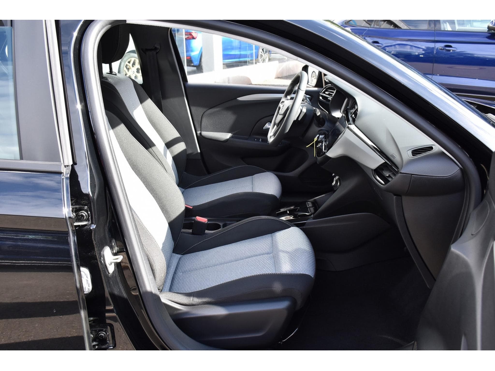 Opel Corsa 1.2 Turbo Edition AT8 REGUL LANE SIDE CAM JA 1° MAIN (2025) - Photo 7