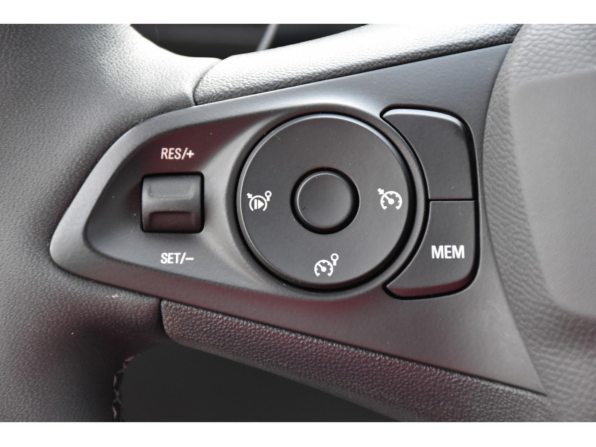 Opel Corsa 1.2 Turbo Edition AT8 REGUL LANE SIDE CAM JA 1° MAIN (2025) - Photo 17