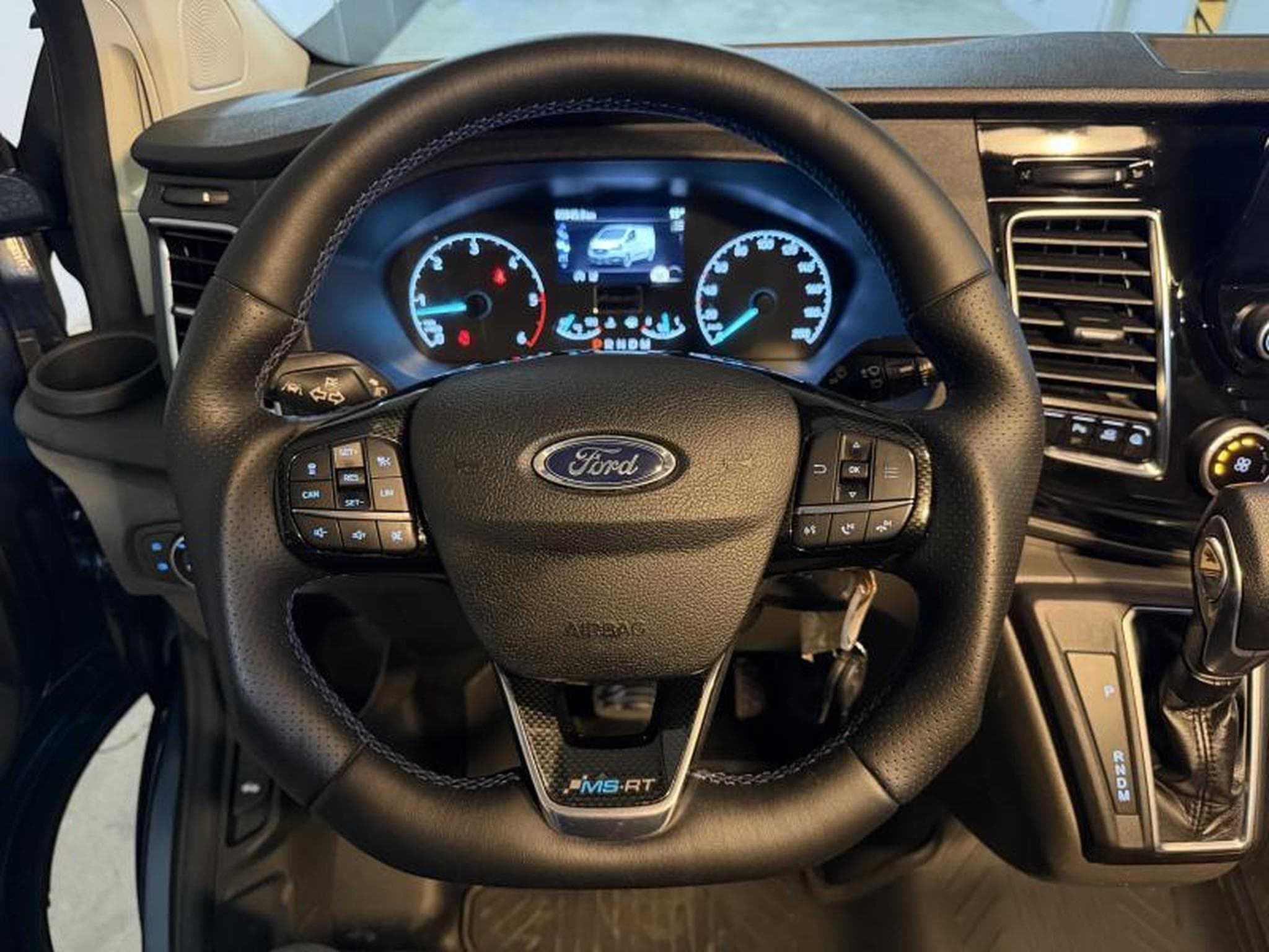 Ford Transit MS RT (2022) - Photo 18