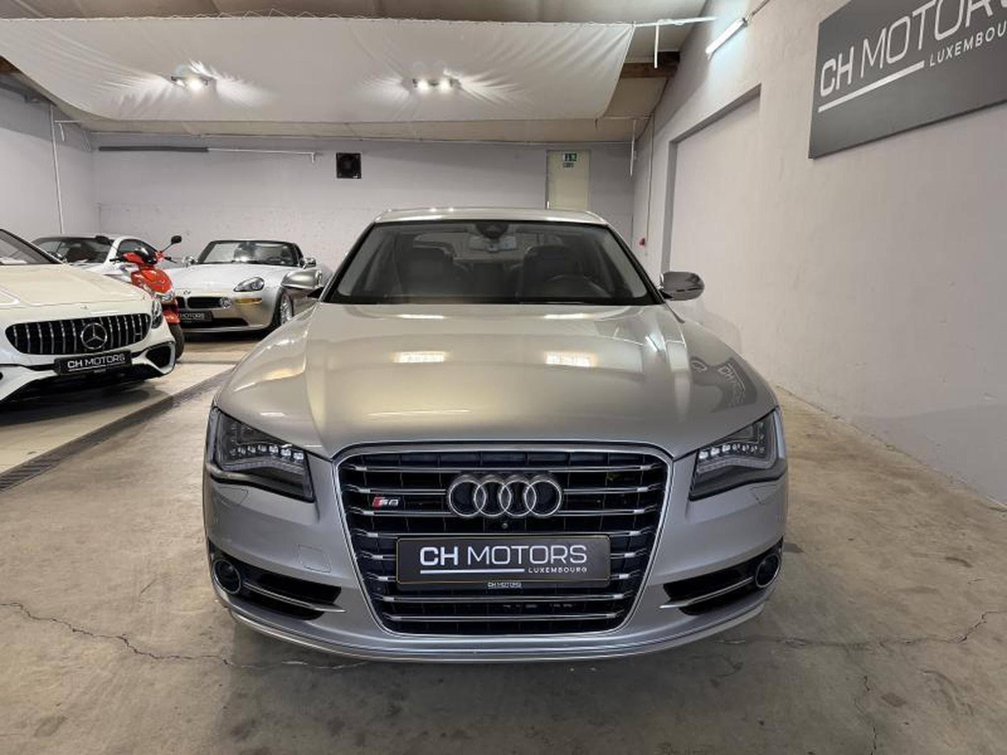Audi S8 EXPORT/HANDLER/NO WARRANTY (2012) - Photo 2