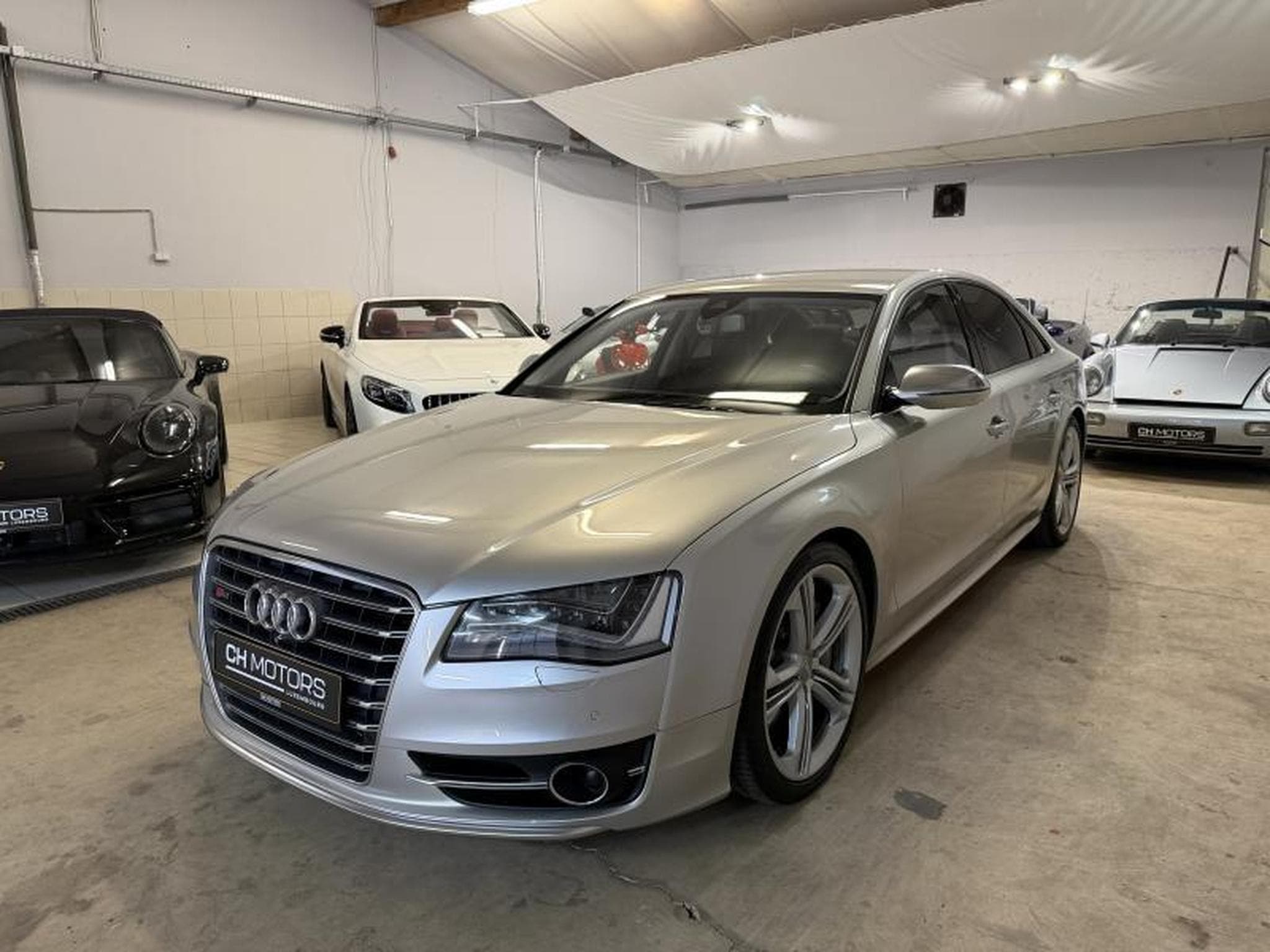 Audi S8 EXPORT/HANDLER/NO WARRANTY (2012) - Photo 3