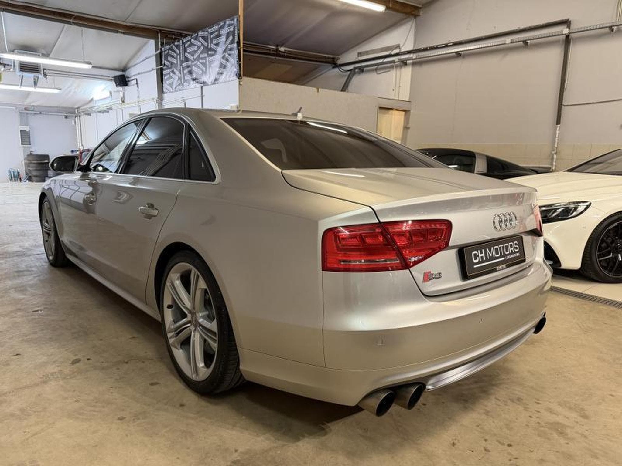 Audi S8 EXPORT/HANDLER/NO WARRANTY (2012) - Photo 5