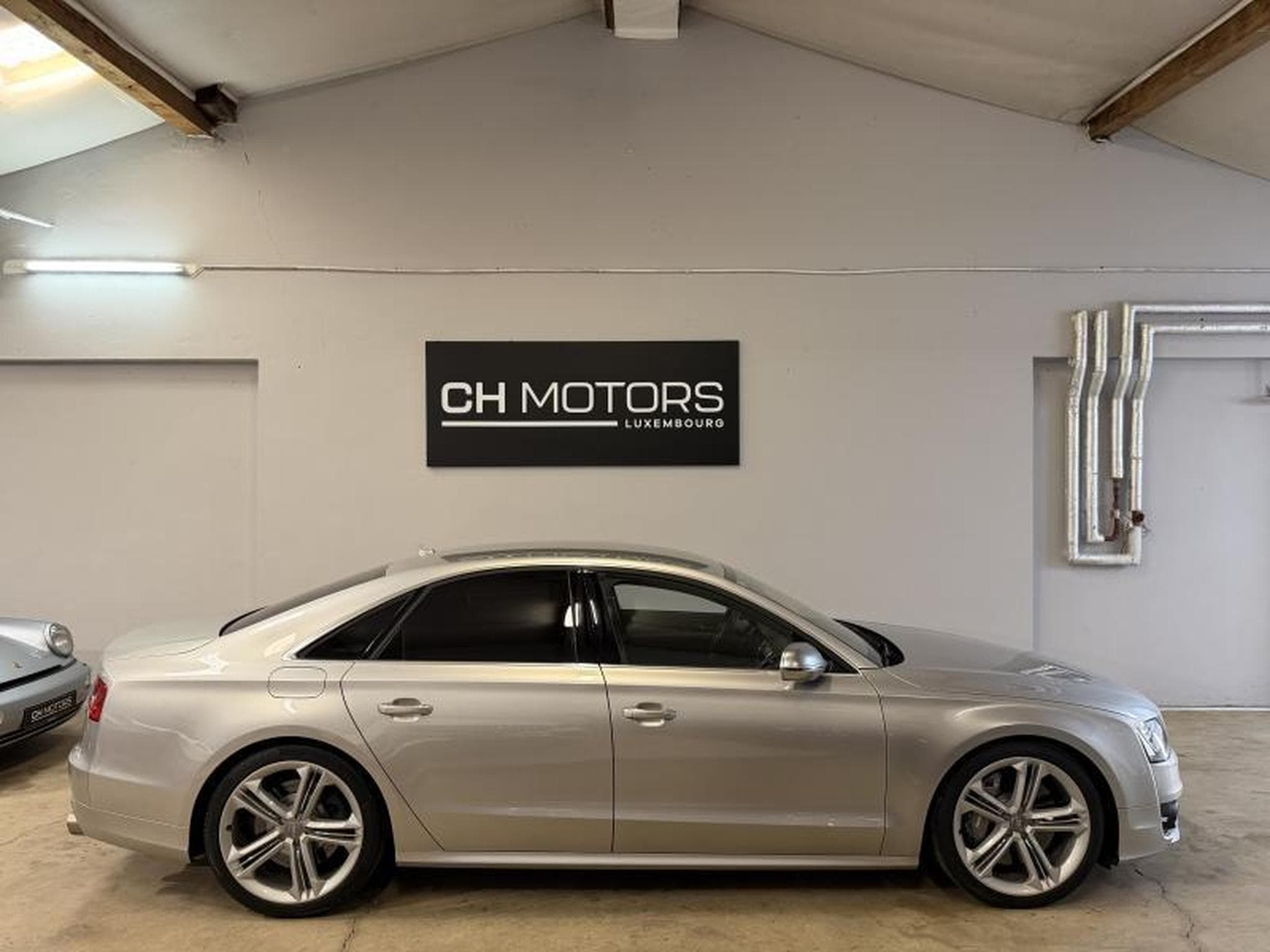 Audi S8 EXPORT/HANDLER/NO WARRANTY (2012) - Photo 8