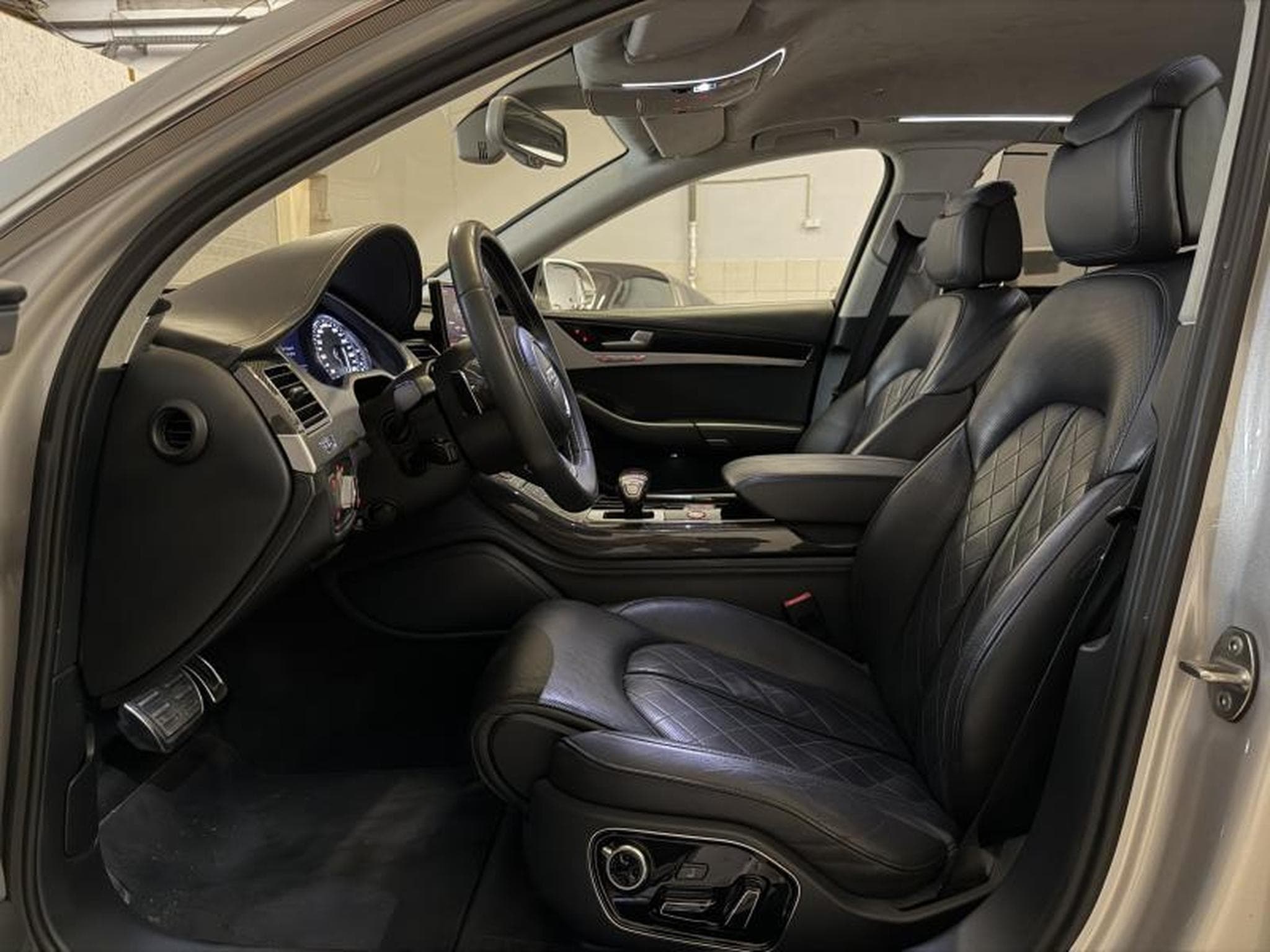 Audi S8 EXPORT/HANDLER/NO WARRANTY (2012) - Photo 11