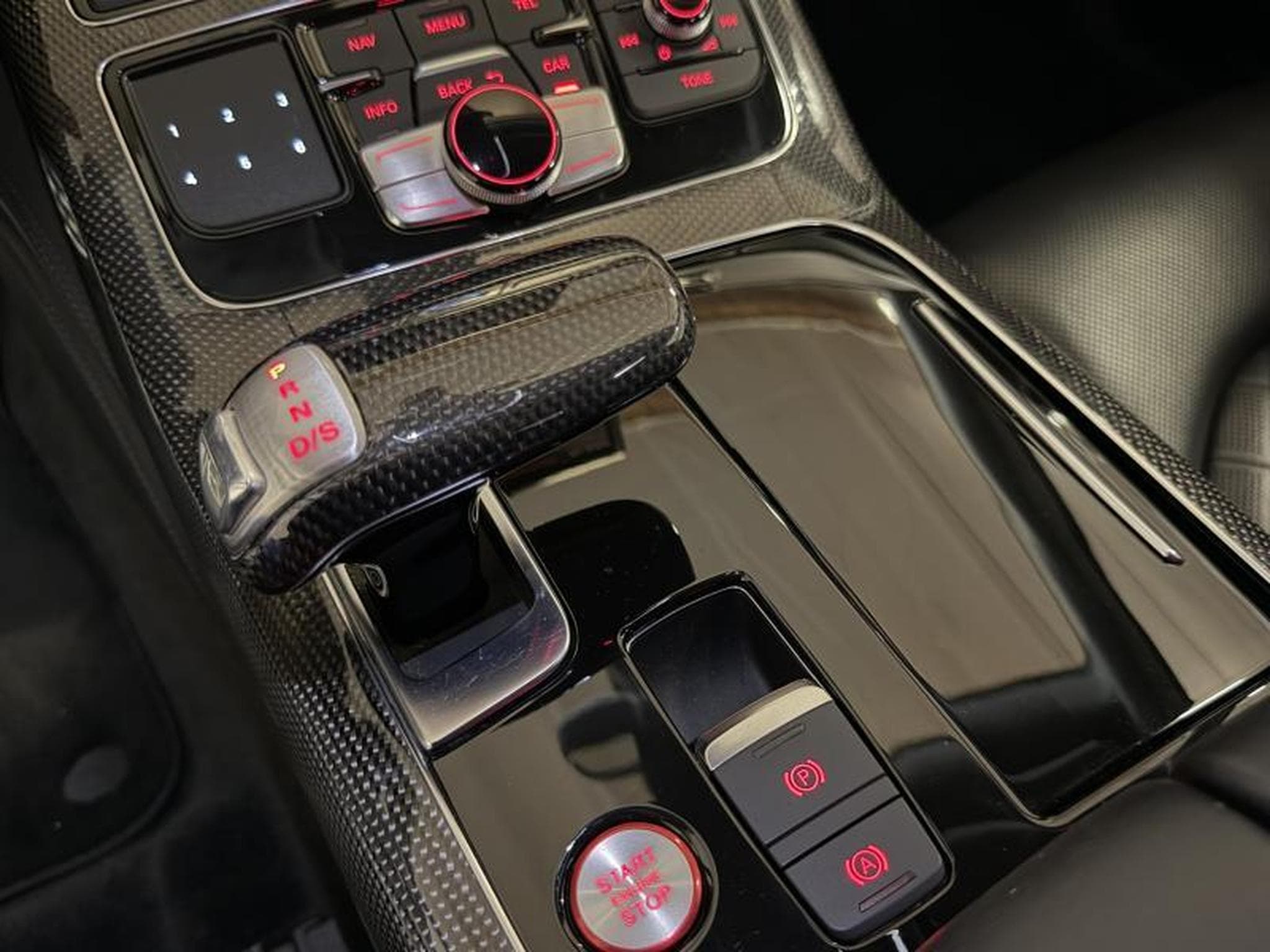 Audi S8 EXPORT/HANDLER/NO WARRANTY (2012) - Photo 18