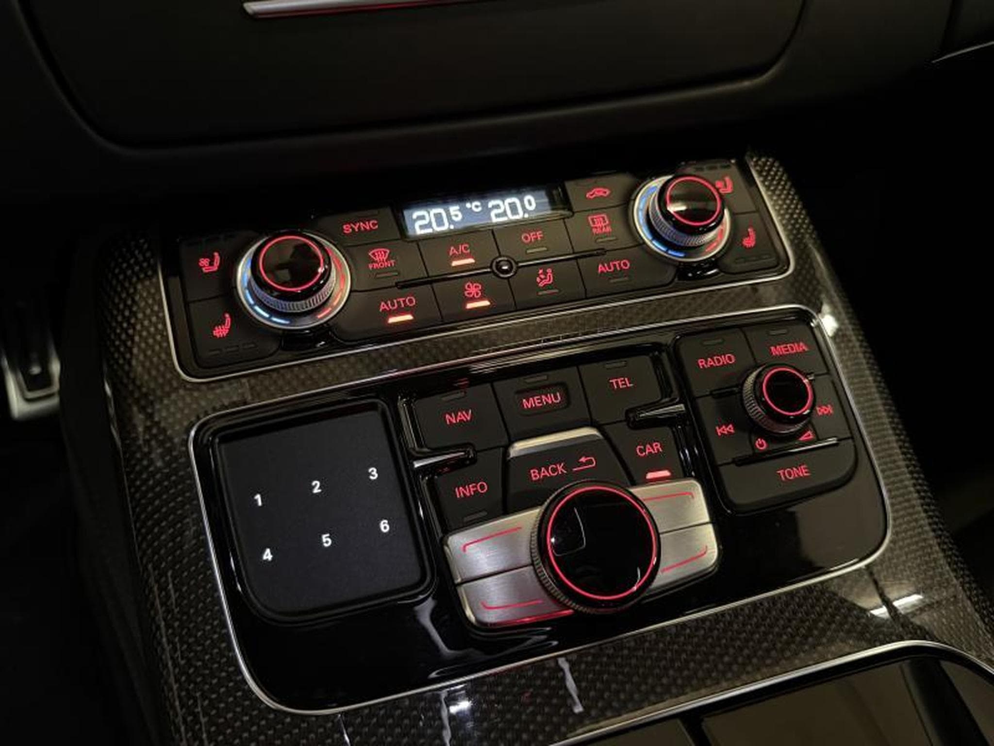 Audi S8 EXPORT/HANDLER/NO WARRANTY (2012) - Photo 17