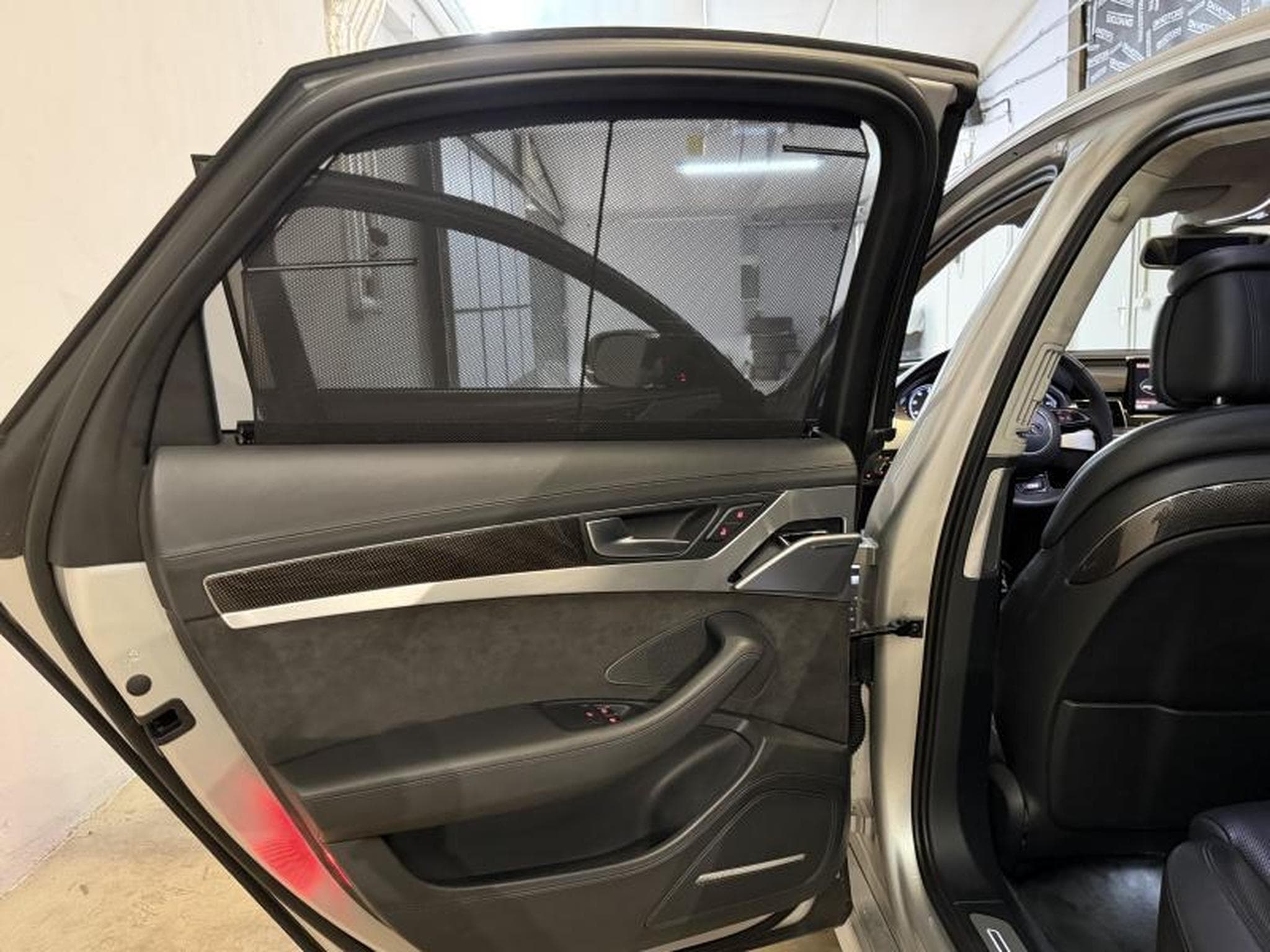 Audi S8 EXPORT/HANDLER/NO WARRANTY (2012) - Photo 20