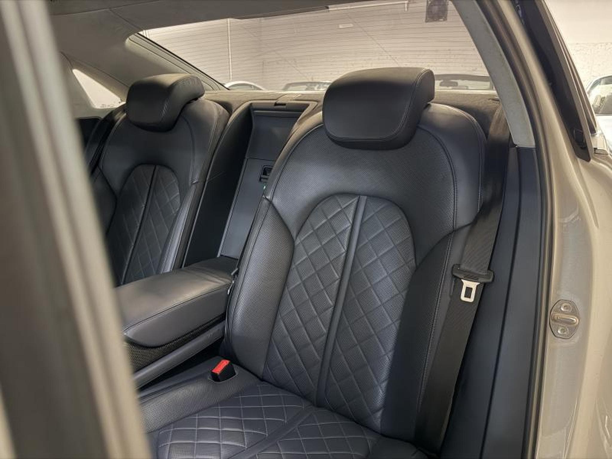 Audi S8 EXPORT/HANDLER/NO WARRANTY (2012) - Photo 24
