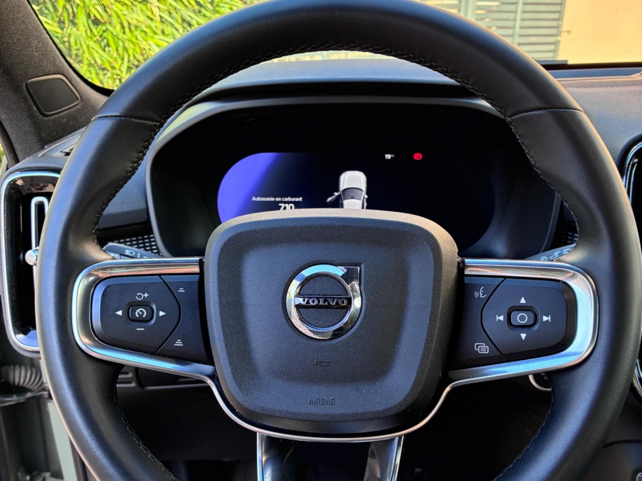 Volvo XC40 XC40 Plus, B3, Mild Hybride Essence Dark (2025) - Photo 3