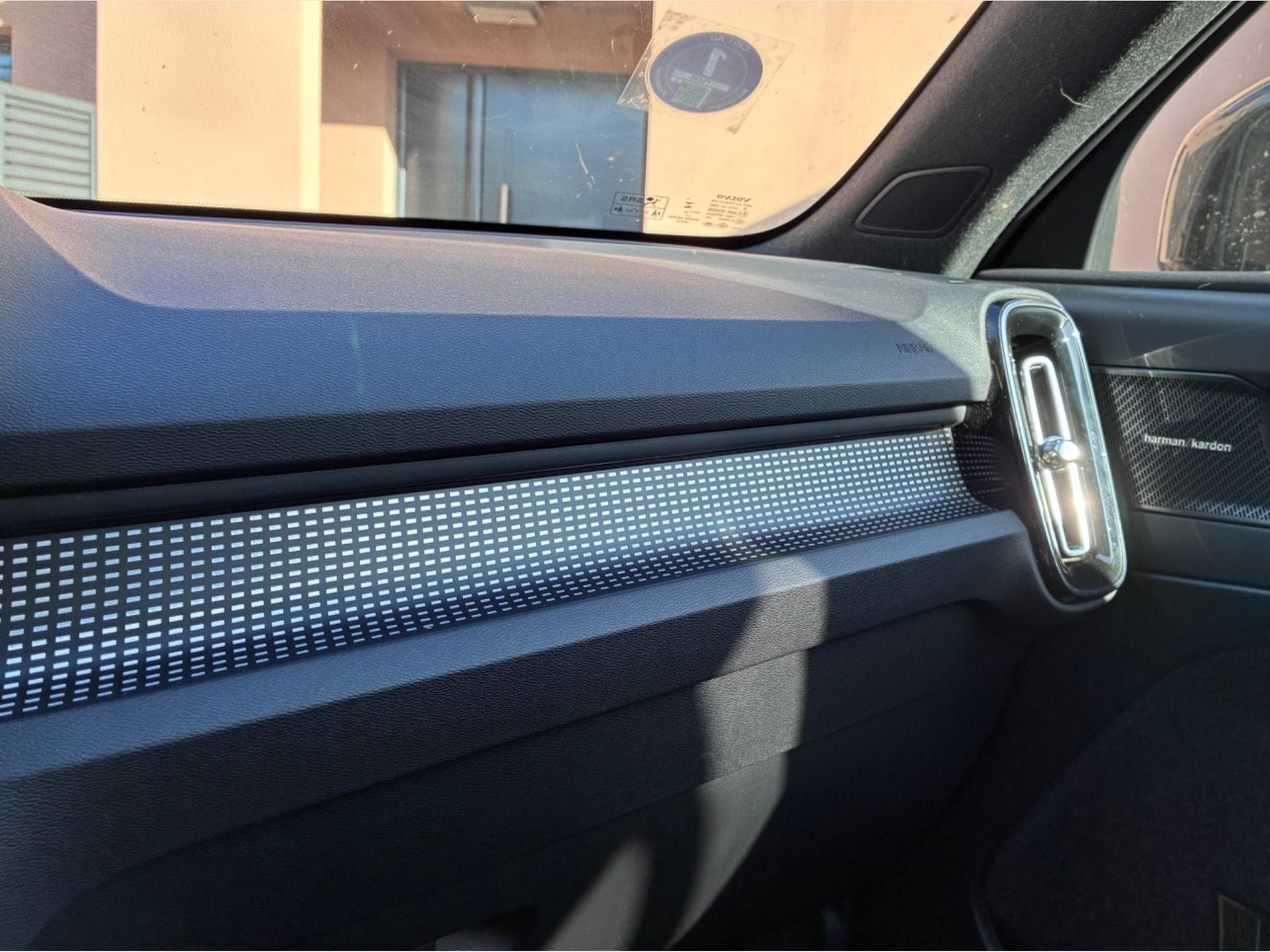 Volvo XC40 XC40 Plus, B3, Mild Hybride Essence Dark (2025) - Photo 6