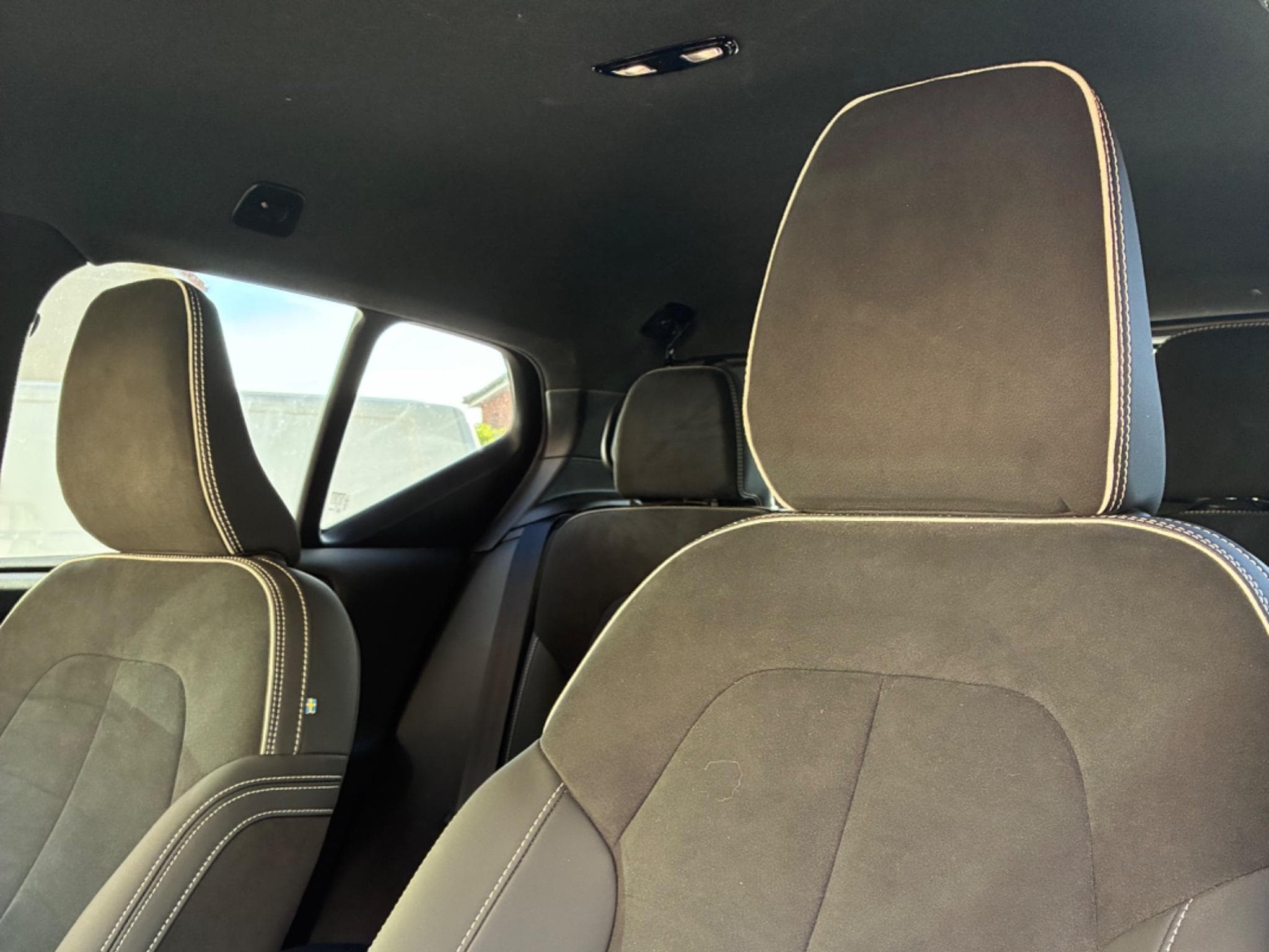 Volvo XC40 XC40 Plus, B3, Mild Hybride Essence Dark (2025) - Photo 9