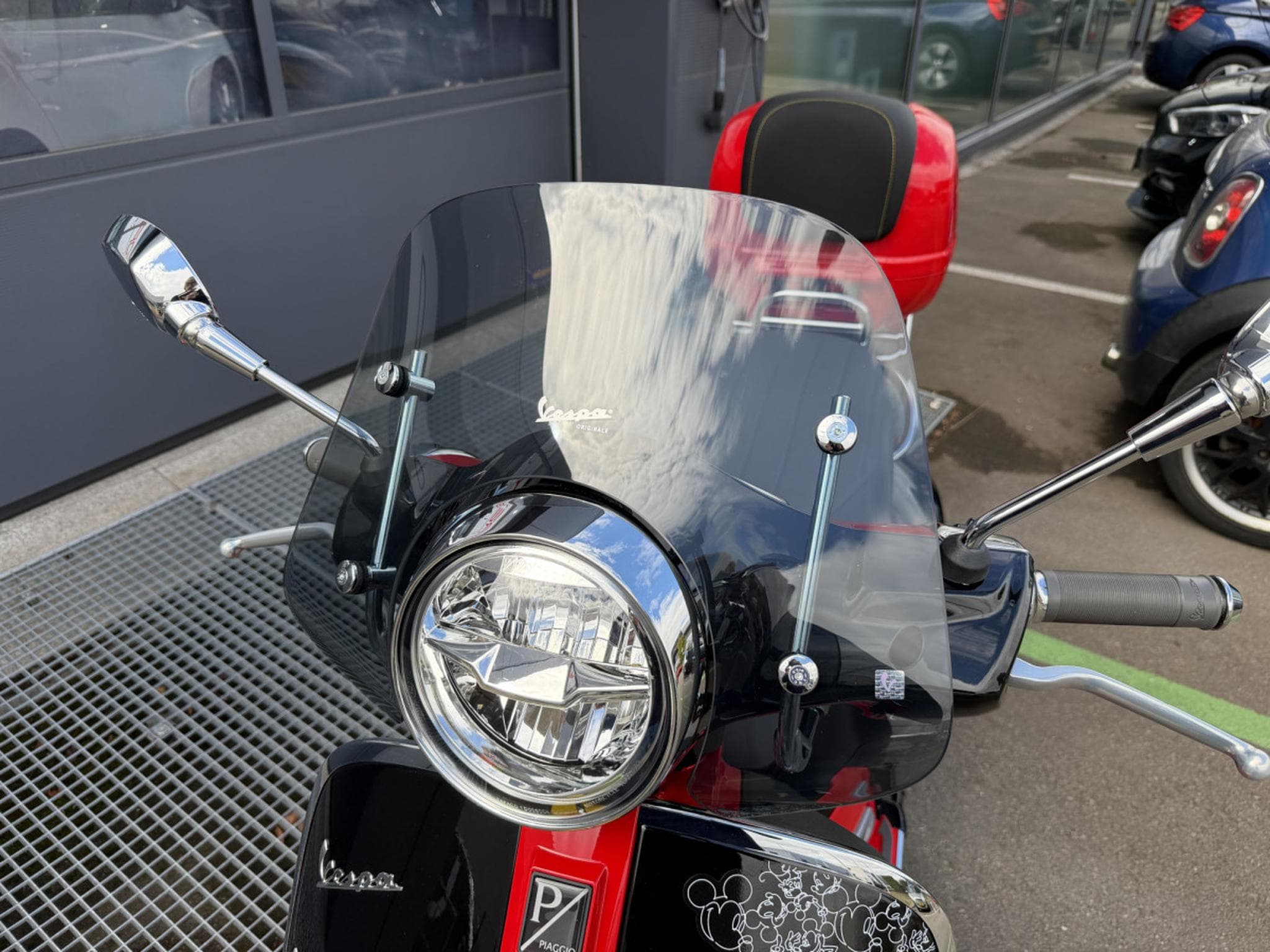 Vespa GTS 310 MICKEY MOUSE , édition spéciale GAS (2025) - Foto 3