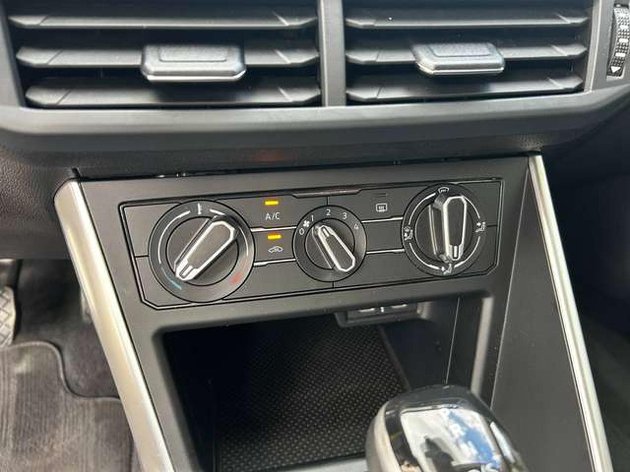 VW Taigo 1.0 TSI 110 CV DSG7 LIFE (2024) - Photo 6
