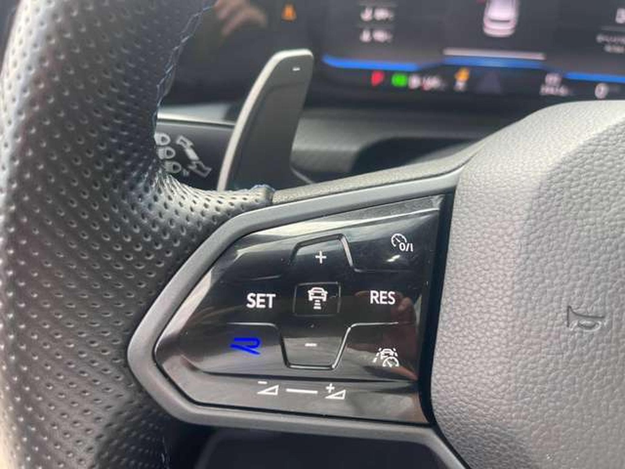 VW Golf (2023) - Photo 10