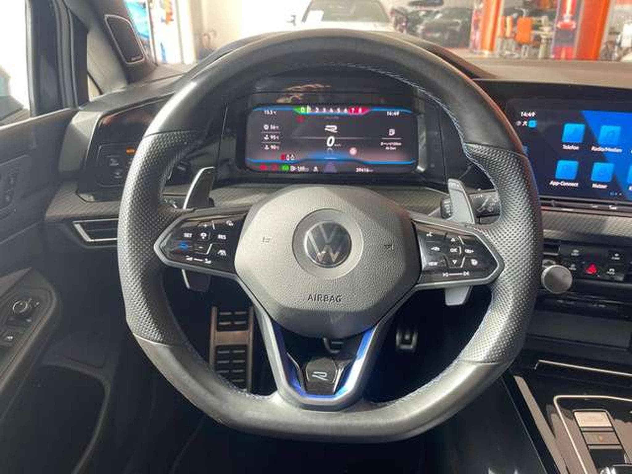 VW Golf (2023) - Photo 13