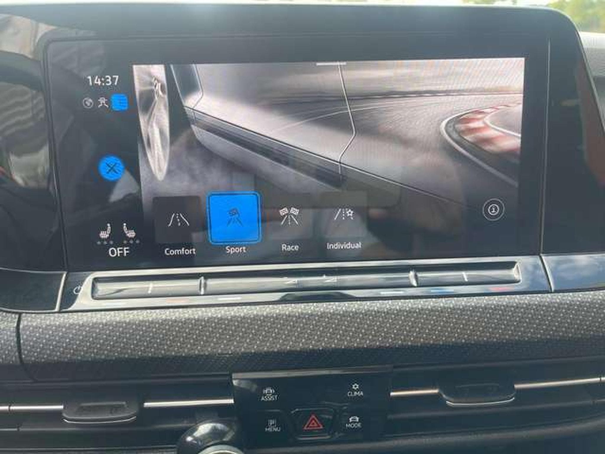 VW Golf (2023) - Photo 17