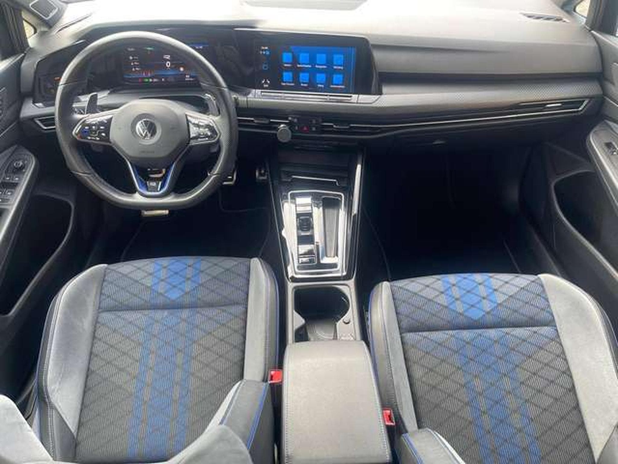 VW Golf (2023) - Photo 15