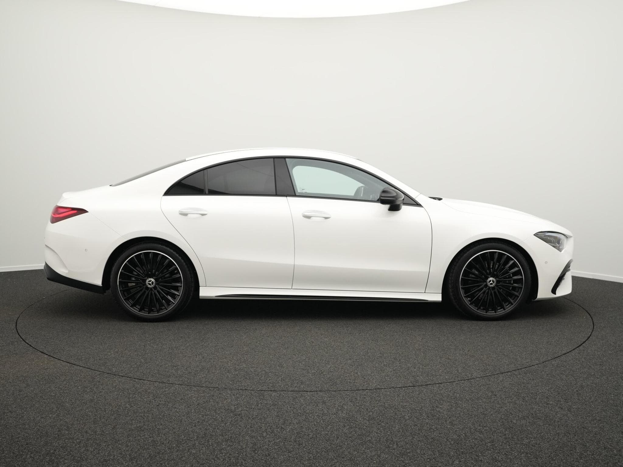 Mercedes CLA 200 AMG-Line Cpe Multi+Kamera+Night+Keyless (2025) - Photo 5