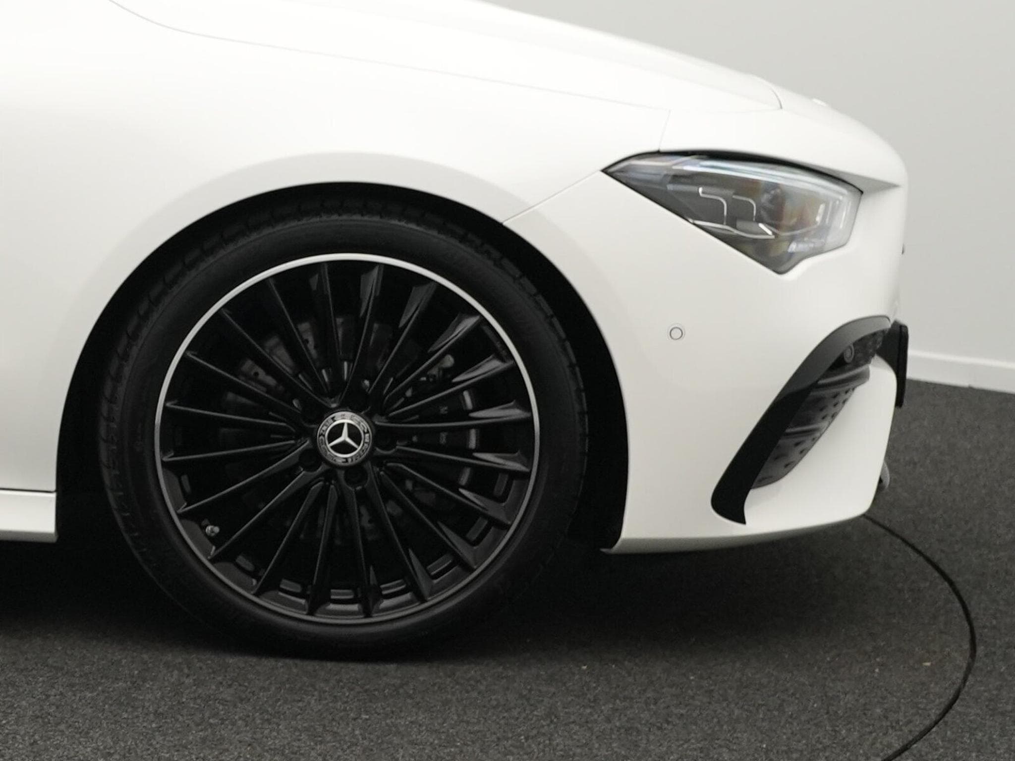 Mercedes CLA 200 AMG-Line Cpe Multi+Kamera+Night+Keyless (2025) - Photo 8