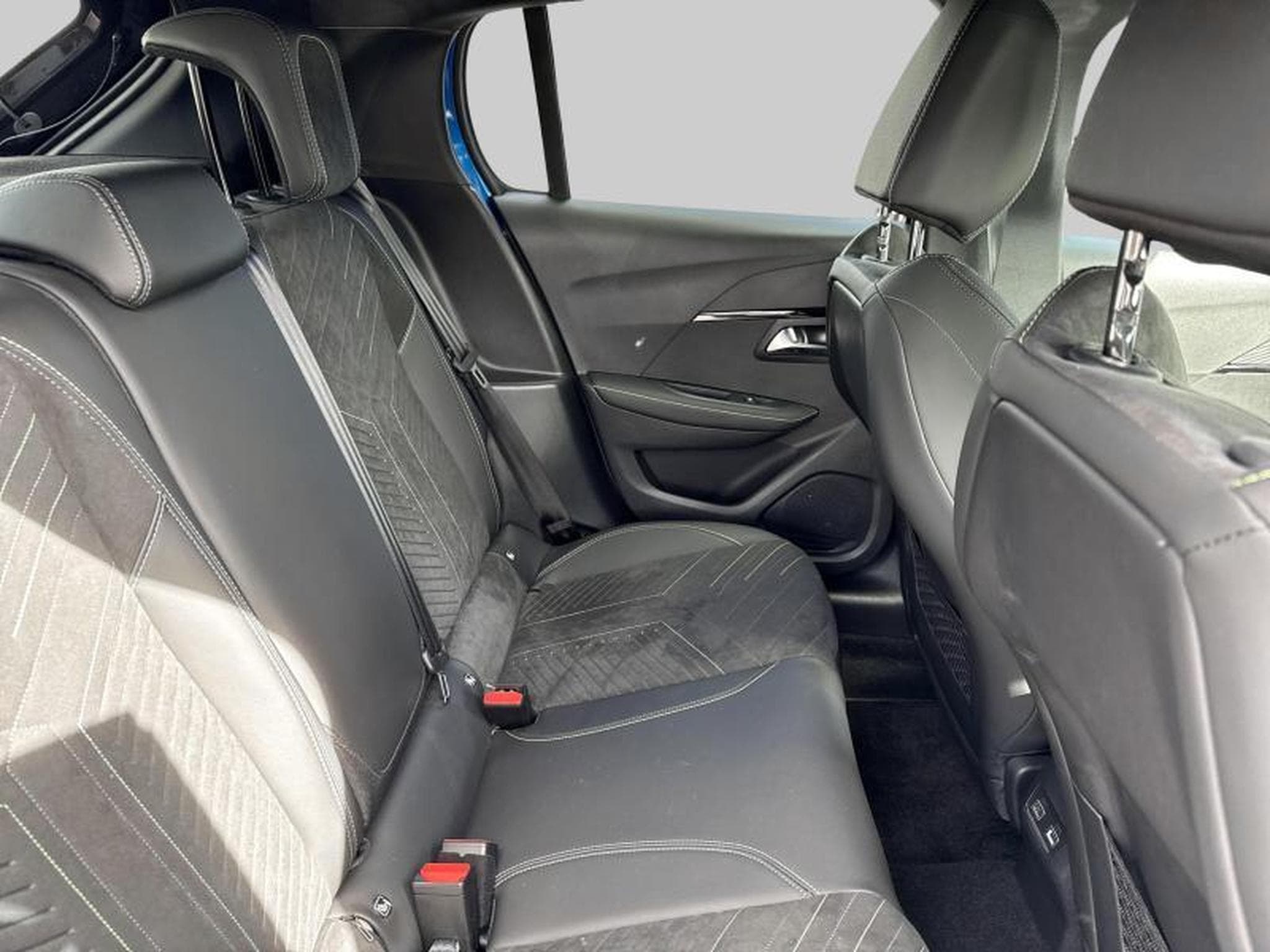 Peugeot 208 GT 1.2 Hybrid 136 e-DSC6 (2024) - Photo 10