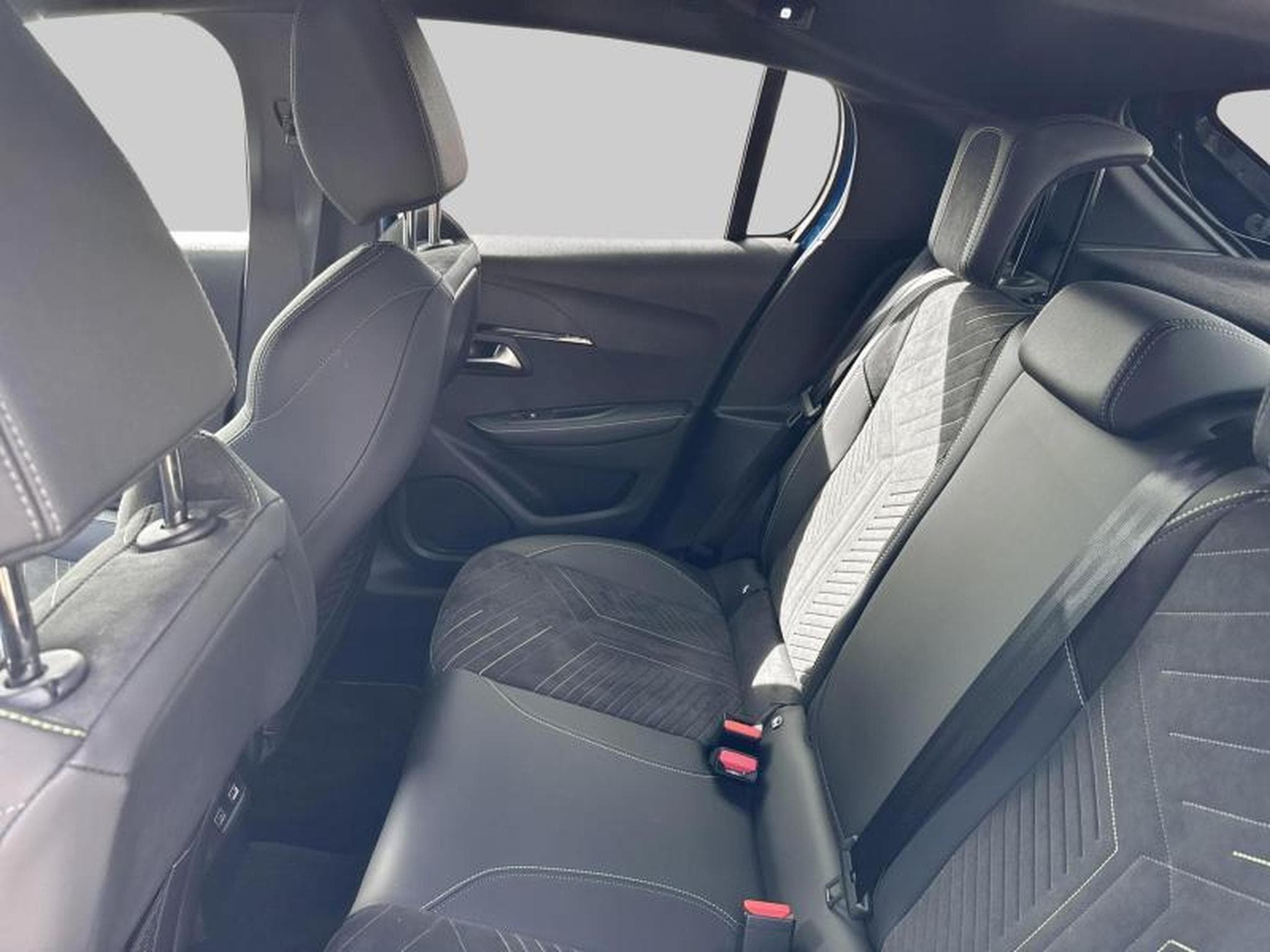 Peugeot 208 GT 1.2 Hybrid 136 e-DSC6 (2024) - Photo 12