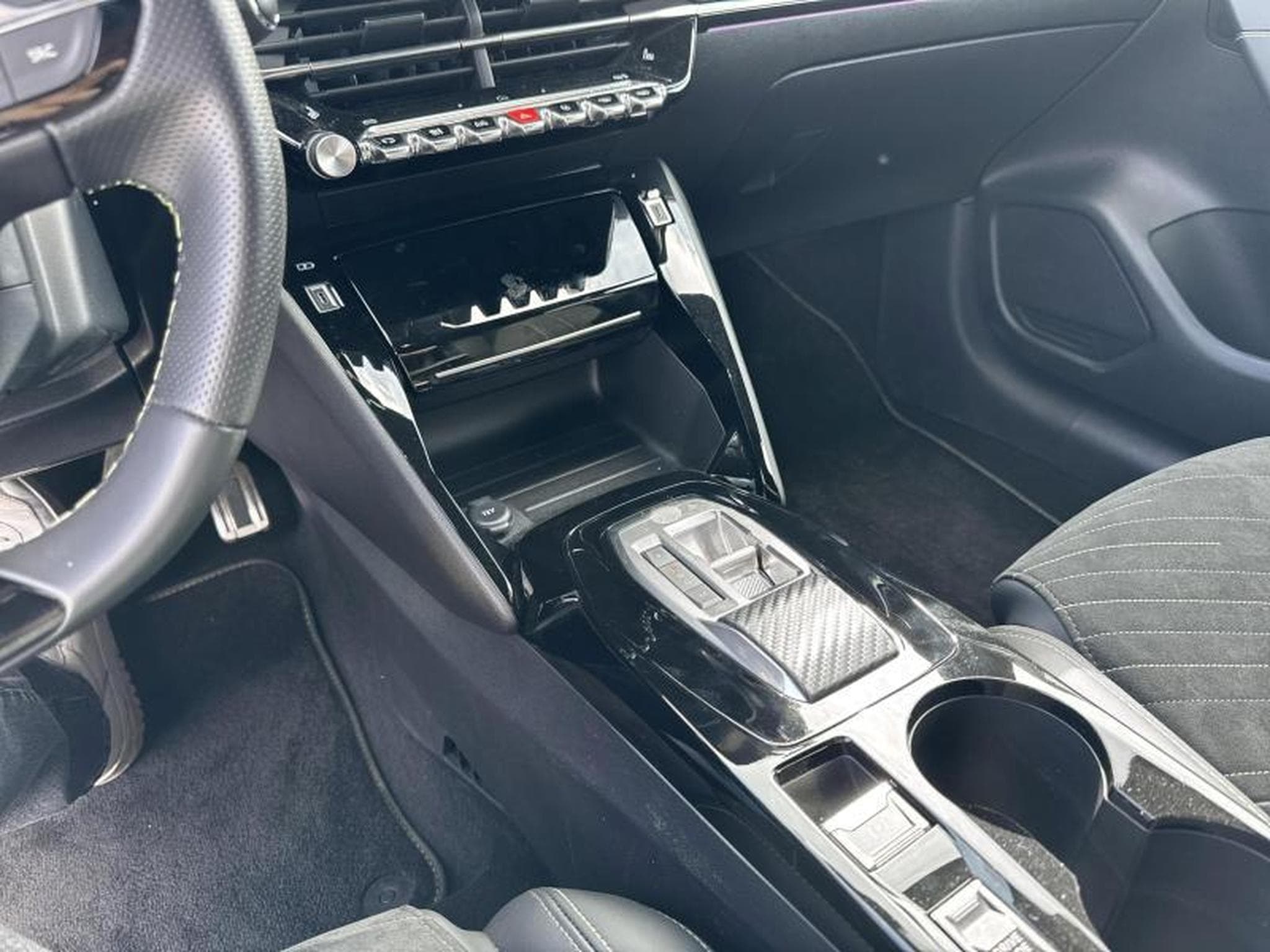 Peugeot 208 GT 1.2 Hybrid 136 e-DSC6 (2024) - Photo 19