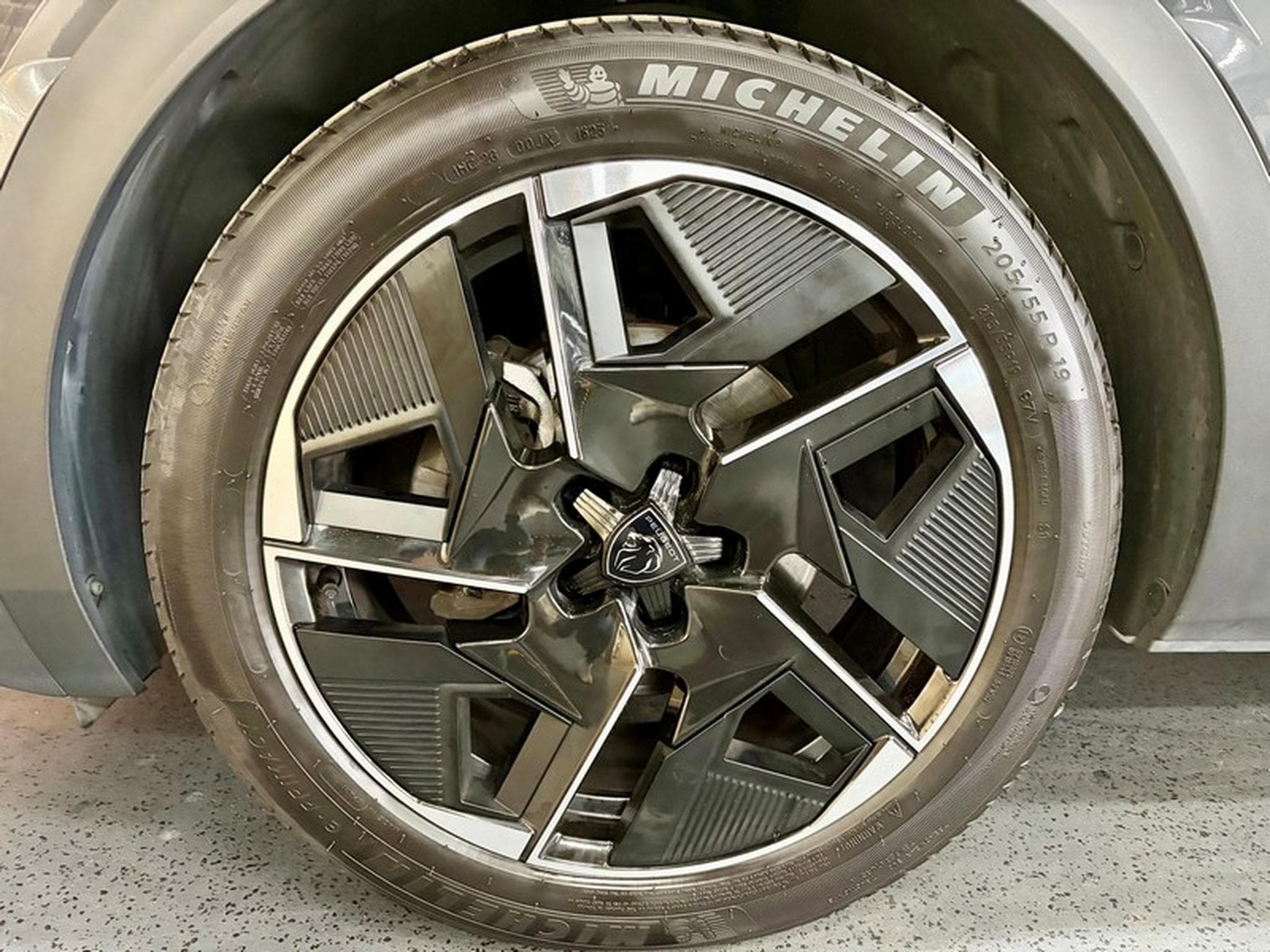 Peugeot 408 408 1.2 131cv Auto GT Navi/Cam360/Jalu19 (2023) - Photo 3
