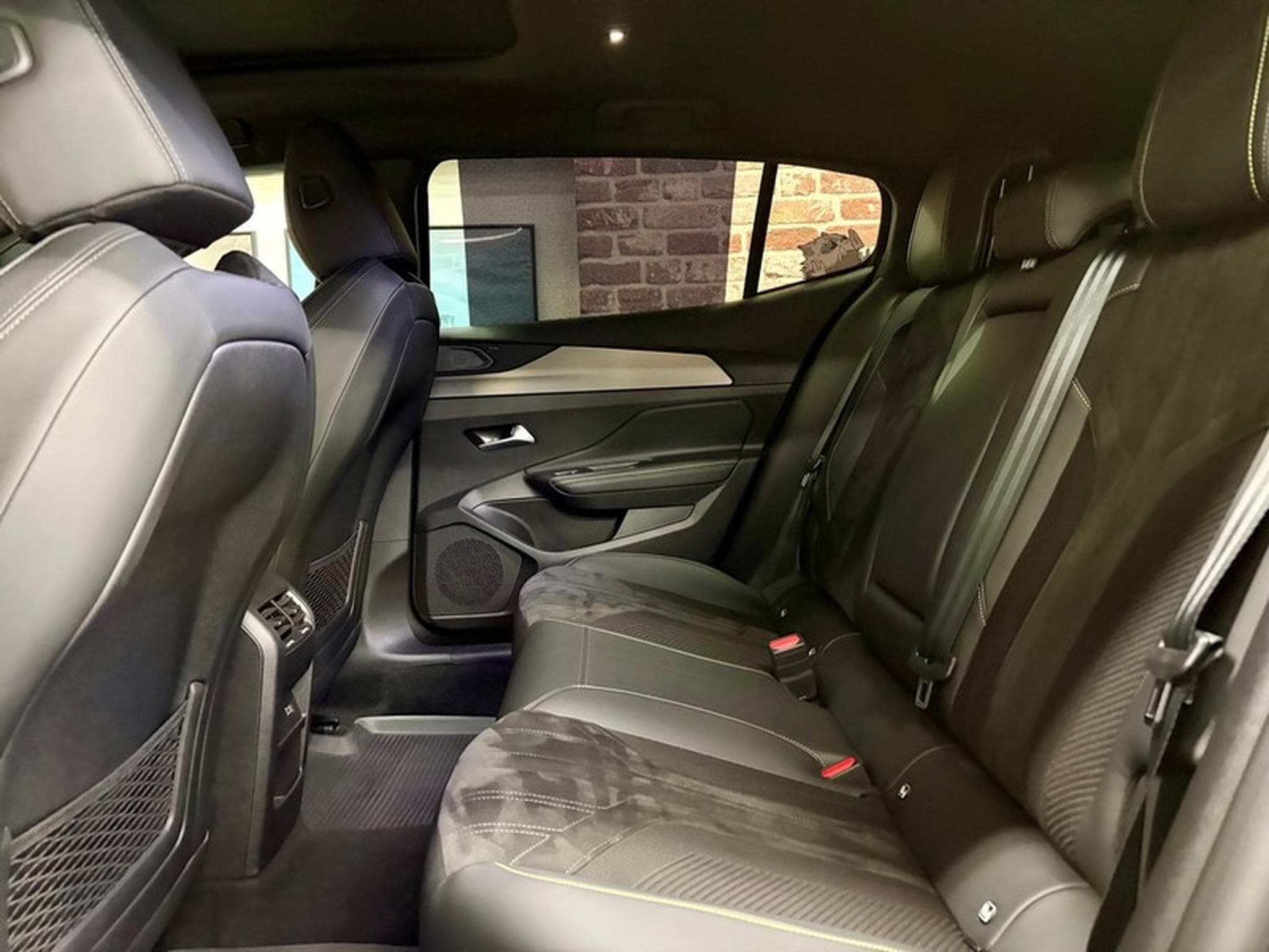 Peugeot 408 408 1.2 131cv Auto GT Navi/Cam360/Jalu19 (2023) - Photo 6