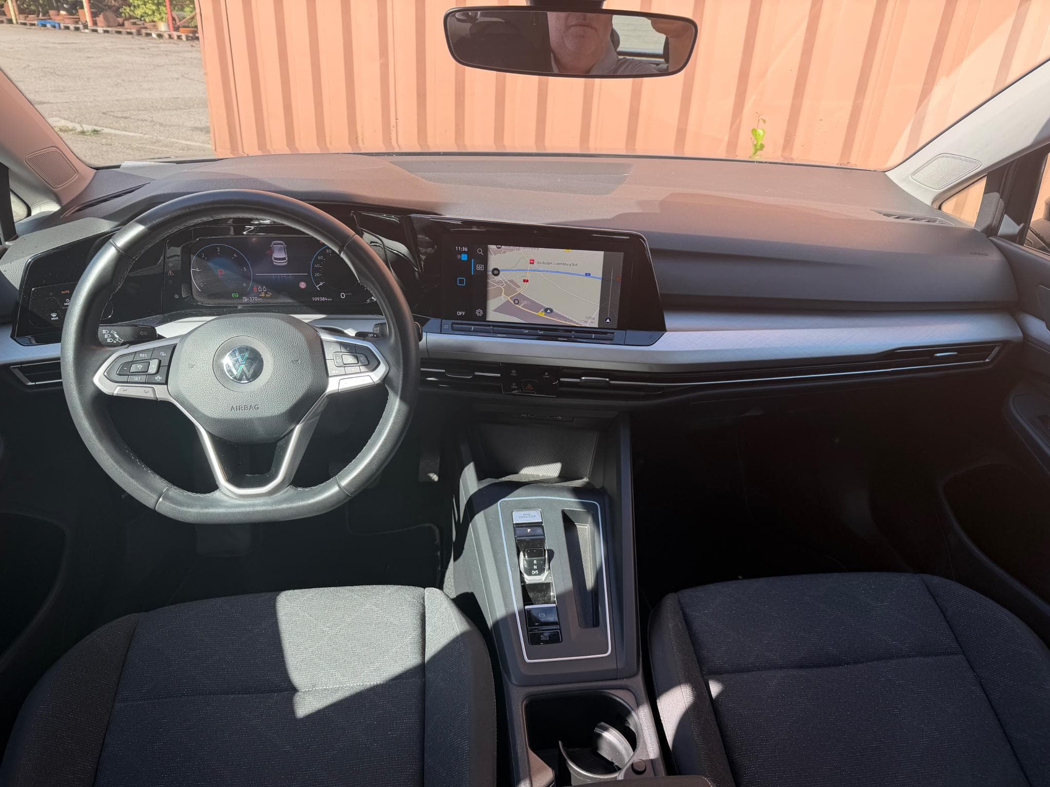VW Golf 2.0 TDI 115CH DSG Life (2021) - Photo 3