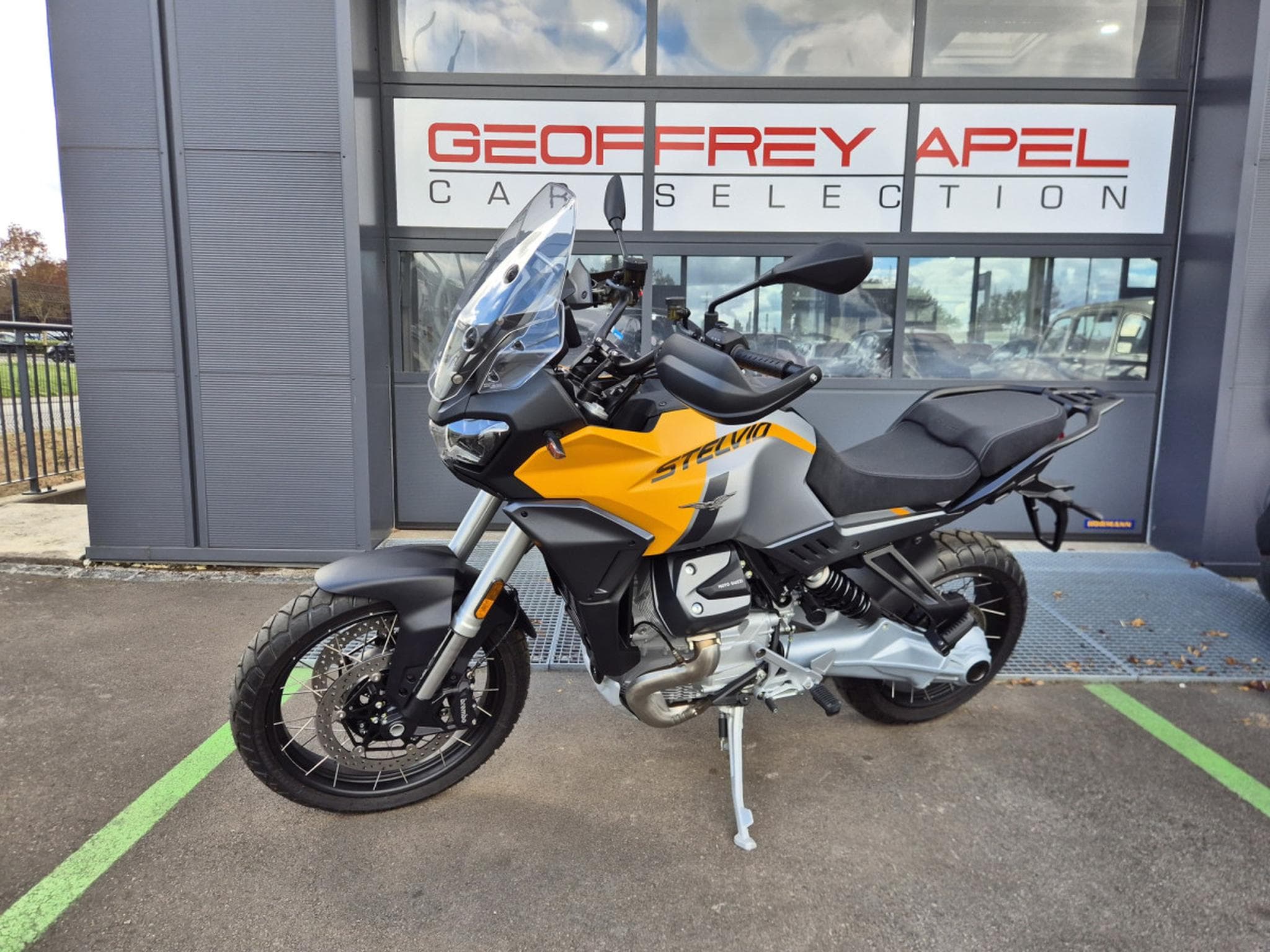 Moto Guzzi Stelvio (2026) - Photo 1