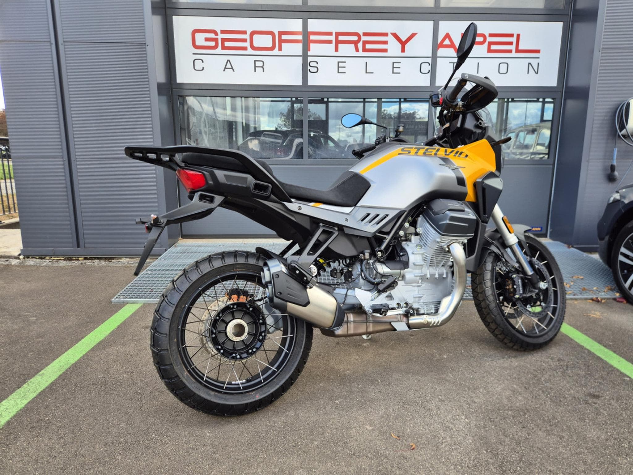 Moto Guzzi Stelvio (2026) - Photo 5
