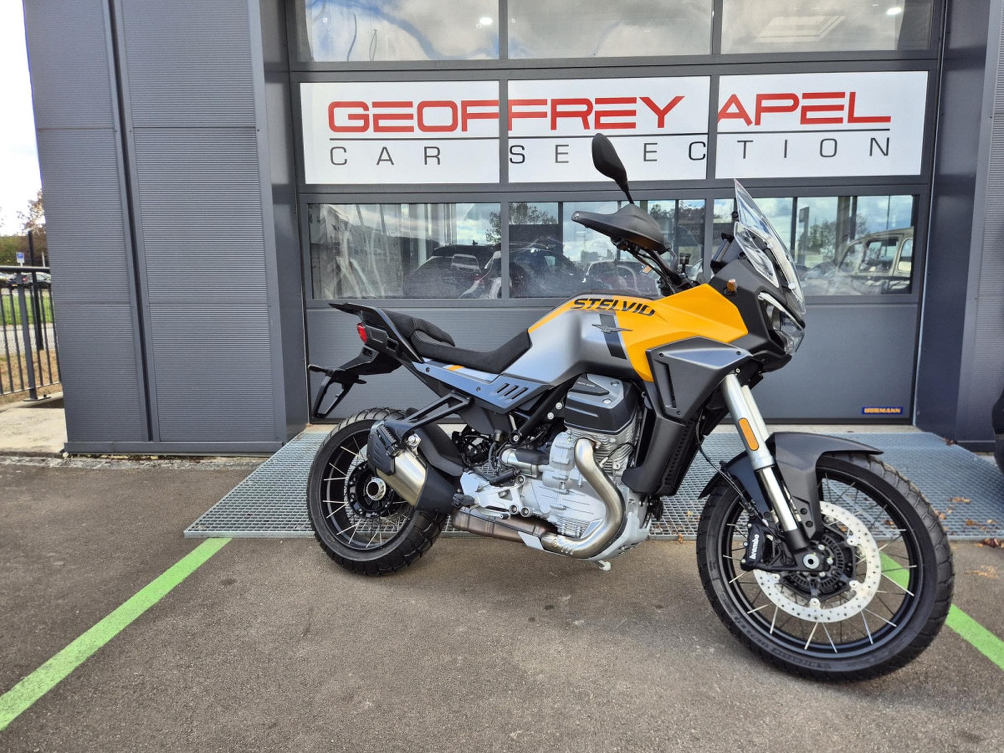 Moto Guzzi Stelvio (2026) - Photo 4