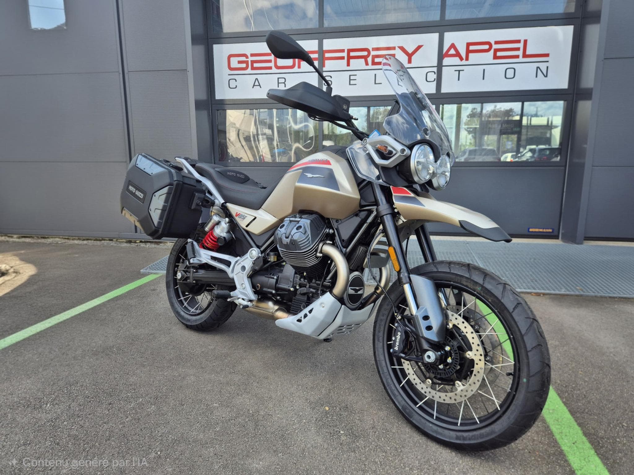 Moto Guzzi V85 TT TRAVEL (2026) - Photo 2