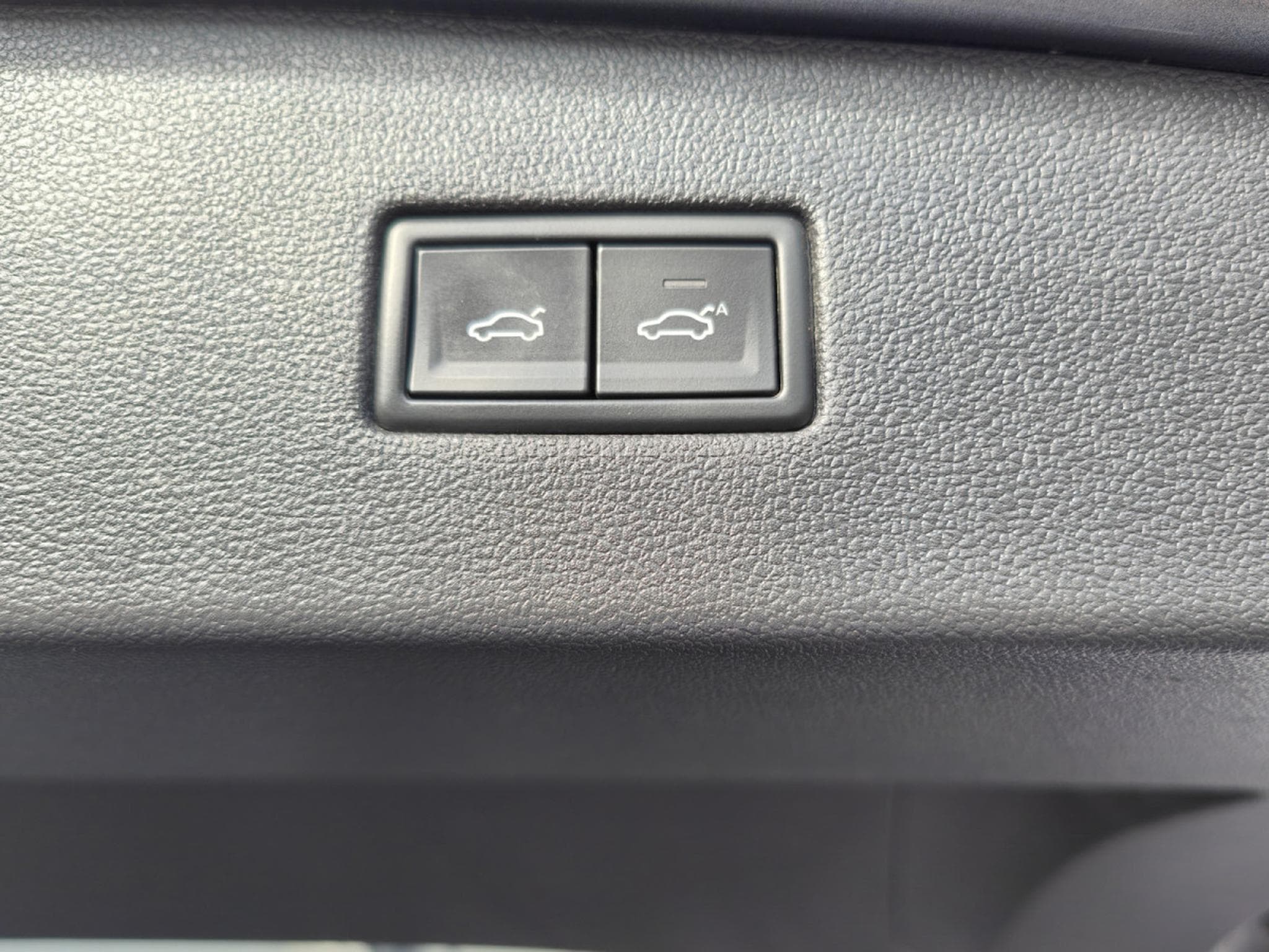 VW Tiguan R-Line 2.0 TDI DSG 7 PLACES CARPLAY SIEGE CHAUFFANTS BLUETHO (2019) - Photo 11