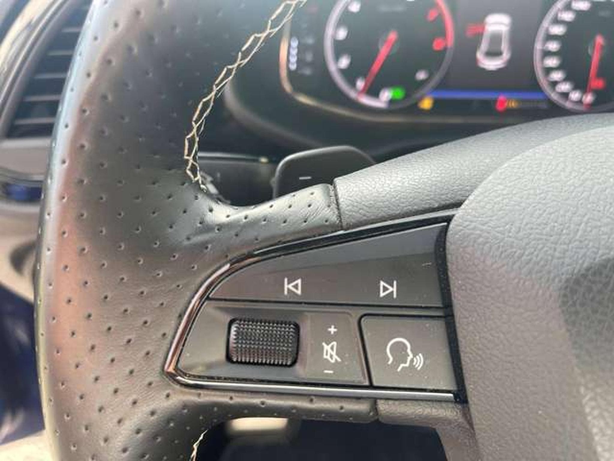 SEAT Leon Leon 2.0 TSI OPF DSG Cupra-JUSQU'A 36MOIS DE GARANTIE (2019) - Foto 10