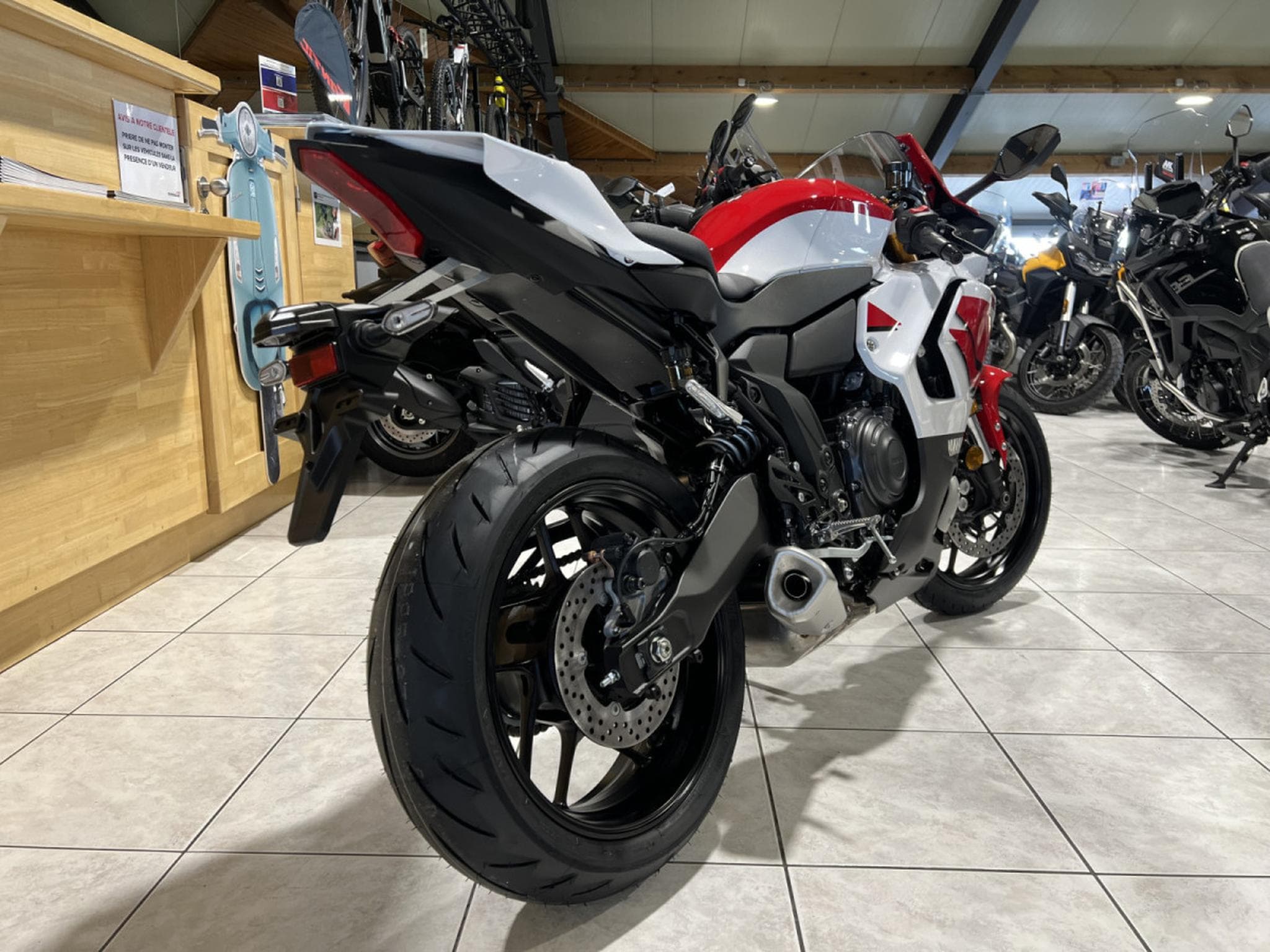 Yamaha R7 70 TH (2026) - Foto 3