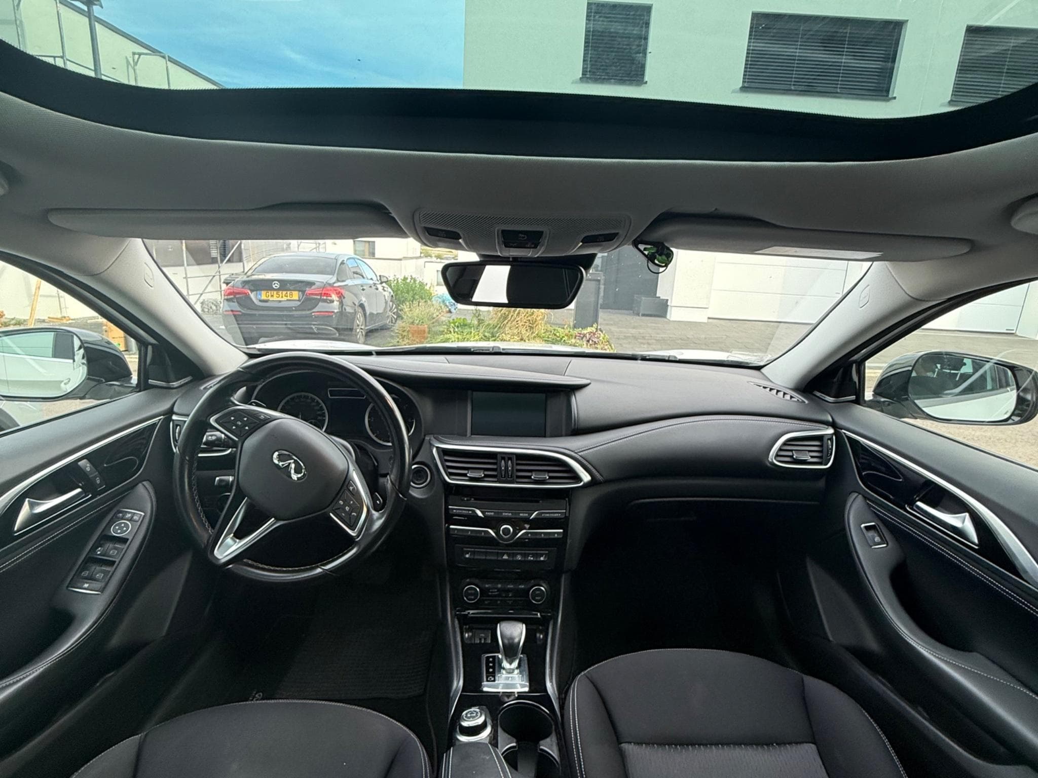 Infiniti QX30 (2016) - Photo 3