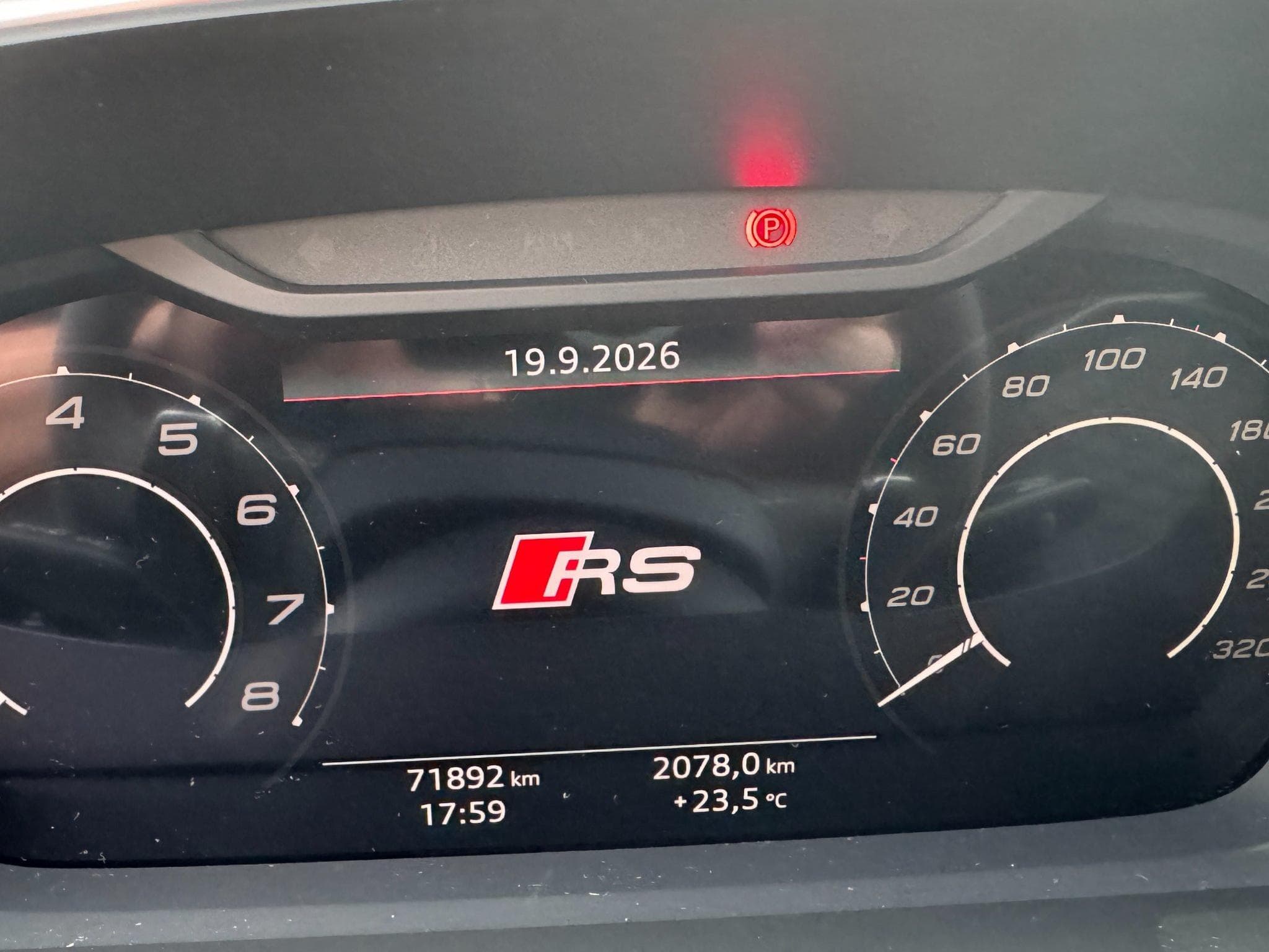 Audi RSQ3 "10 years edition" (2023) - Photo 2