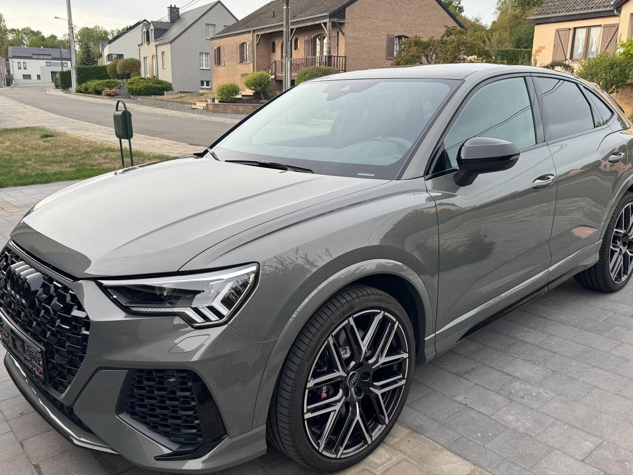 Audi RSQ3 "10 years edition" (2023) - Photo 4