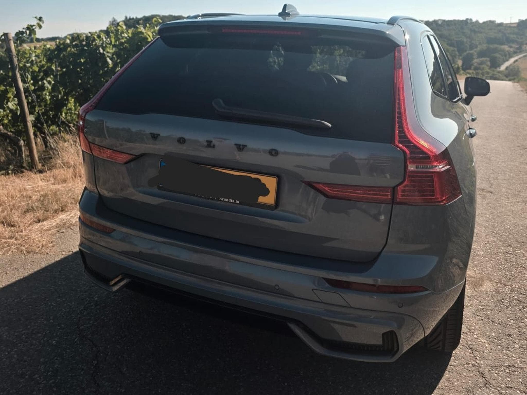 Volvo XC60 R-Design B4 Mild-Hybrid Diesel (2021) - Photo 2