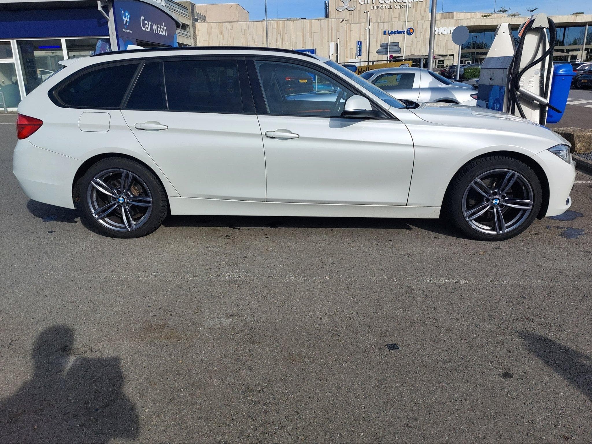 BMW 320 2.0d Touring xDrive Sport-Line (2017) - Photo 2