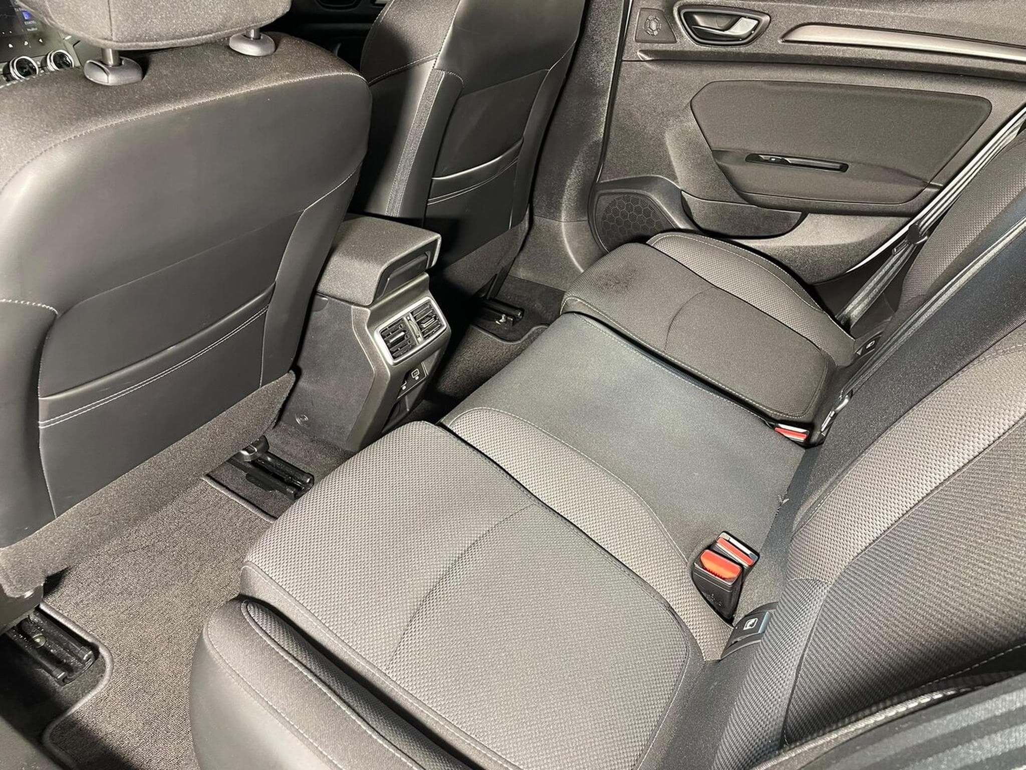 Renault Megane IV 1.3 TCE 140 INTENS CARPLAY (2023) - Foto 10